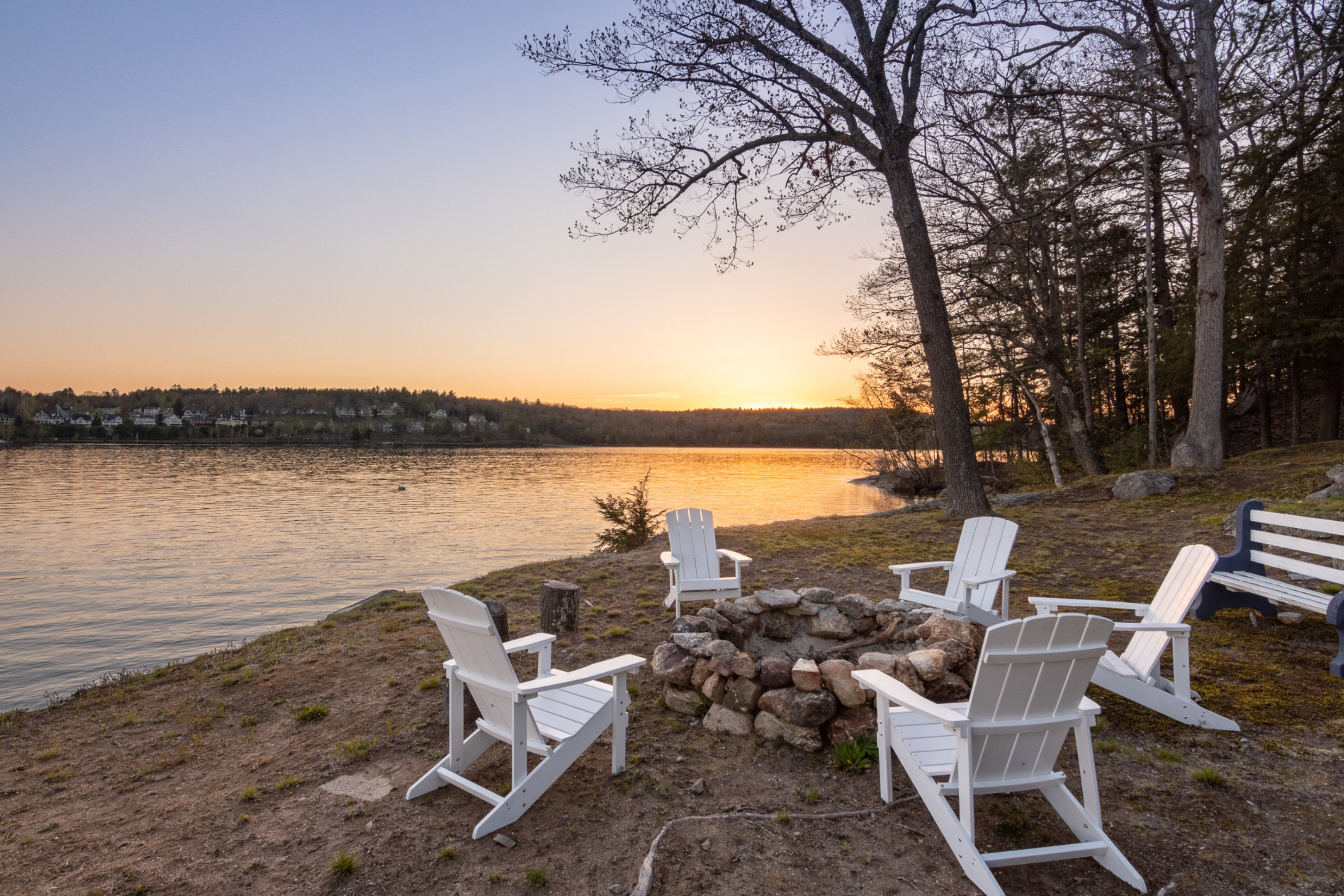 The Truth About Living in a Vacation Town Full-Time header image.