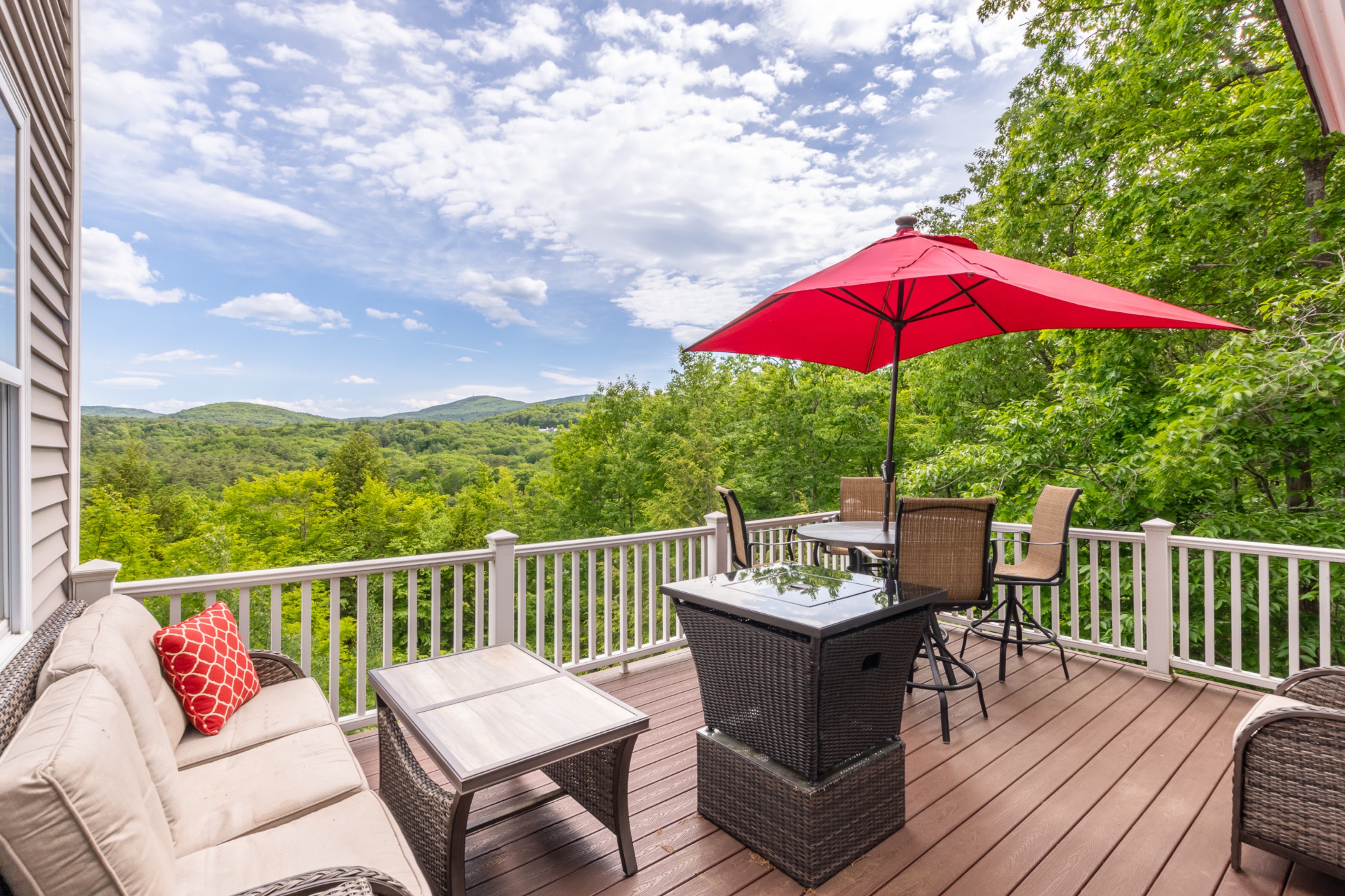 Gilford vs. Laconia vs. Meredith: Where Should You Buy in the Lakes Region? header image.