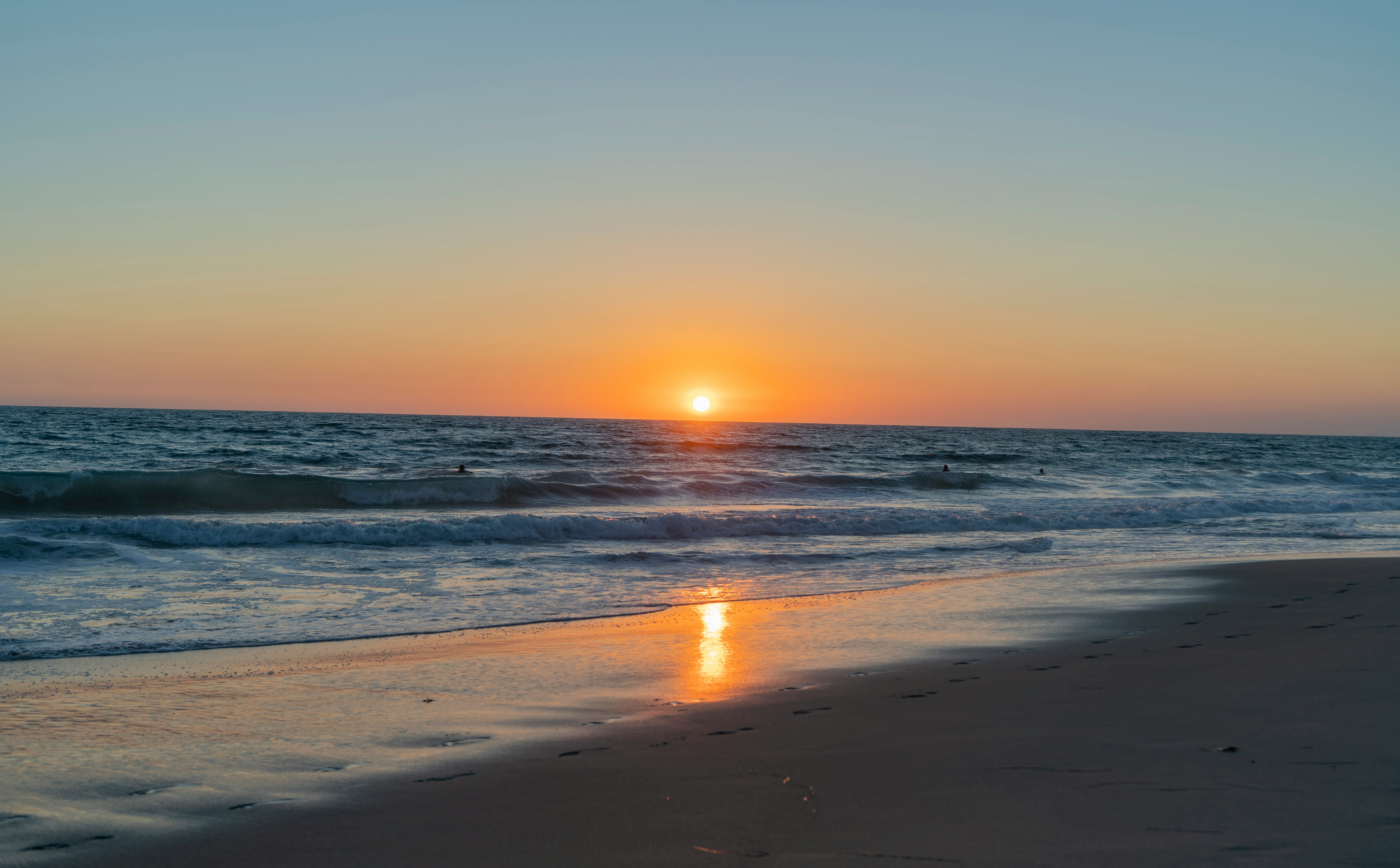 How to Buy and Sell a Home at the Same Time in Orange County header image.