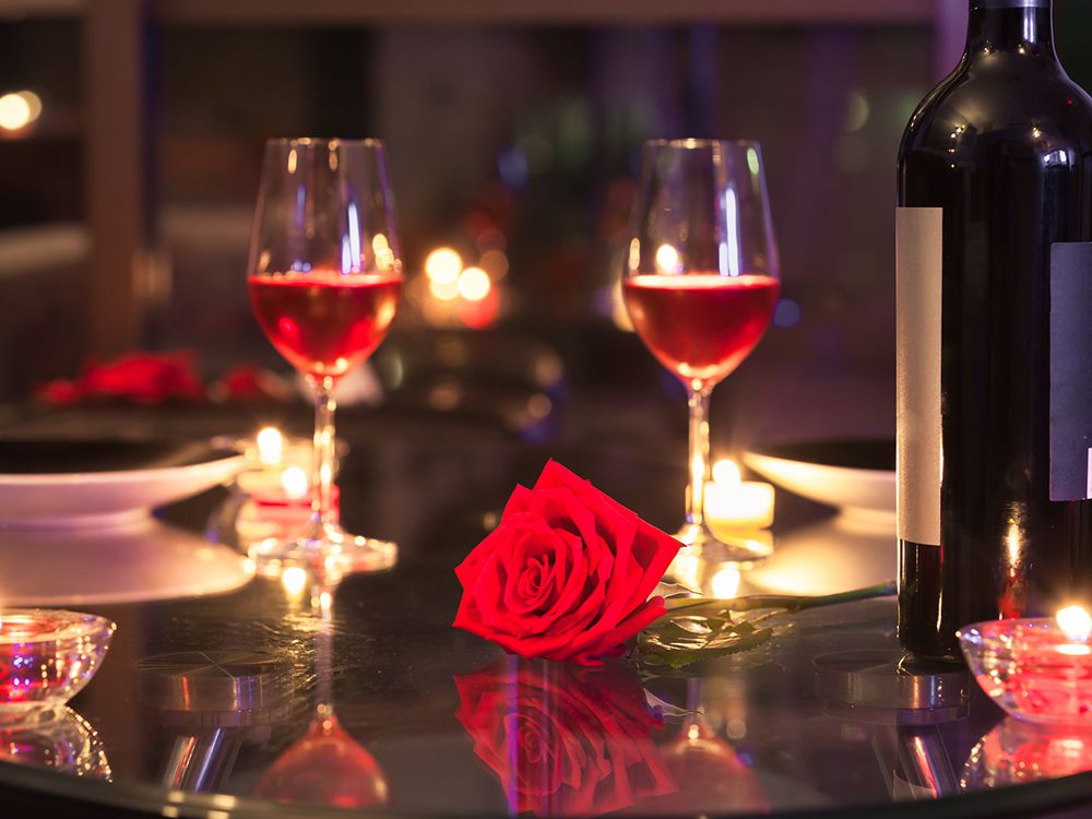 Dallas Valentine's Day Dinner & Gift Deals header image.