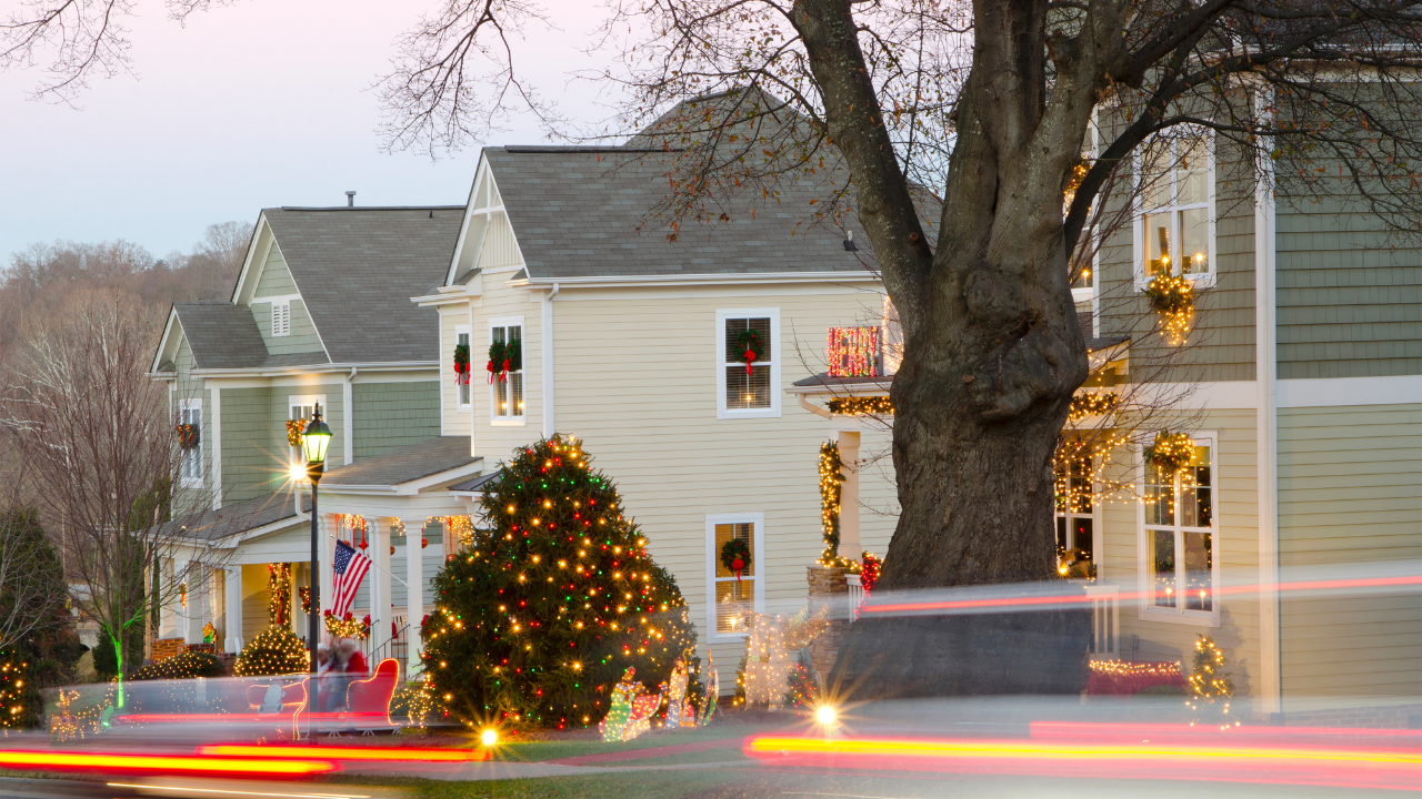 Should I Sell My Home During the Holidays? header image.