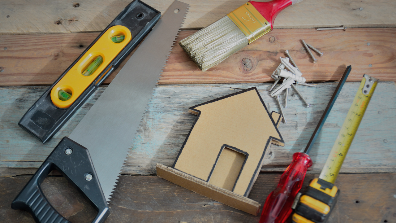 Should I Make Repairs Before Listing My Home? header image.