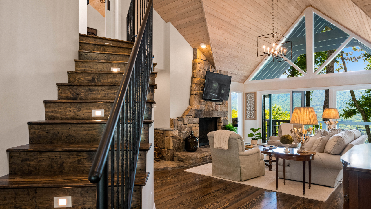 What's Going On With the Real Estate Market Right Now? header image.