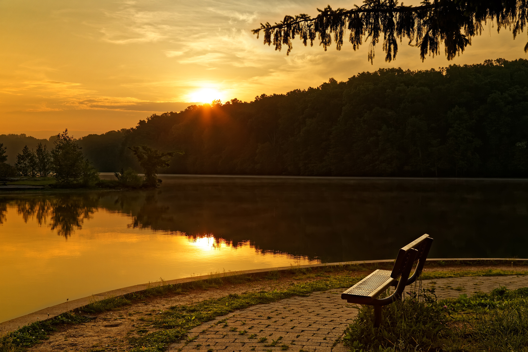 What to Pack for a Weekend at the Lake header image.