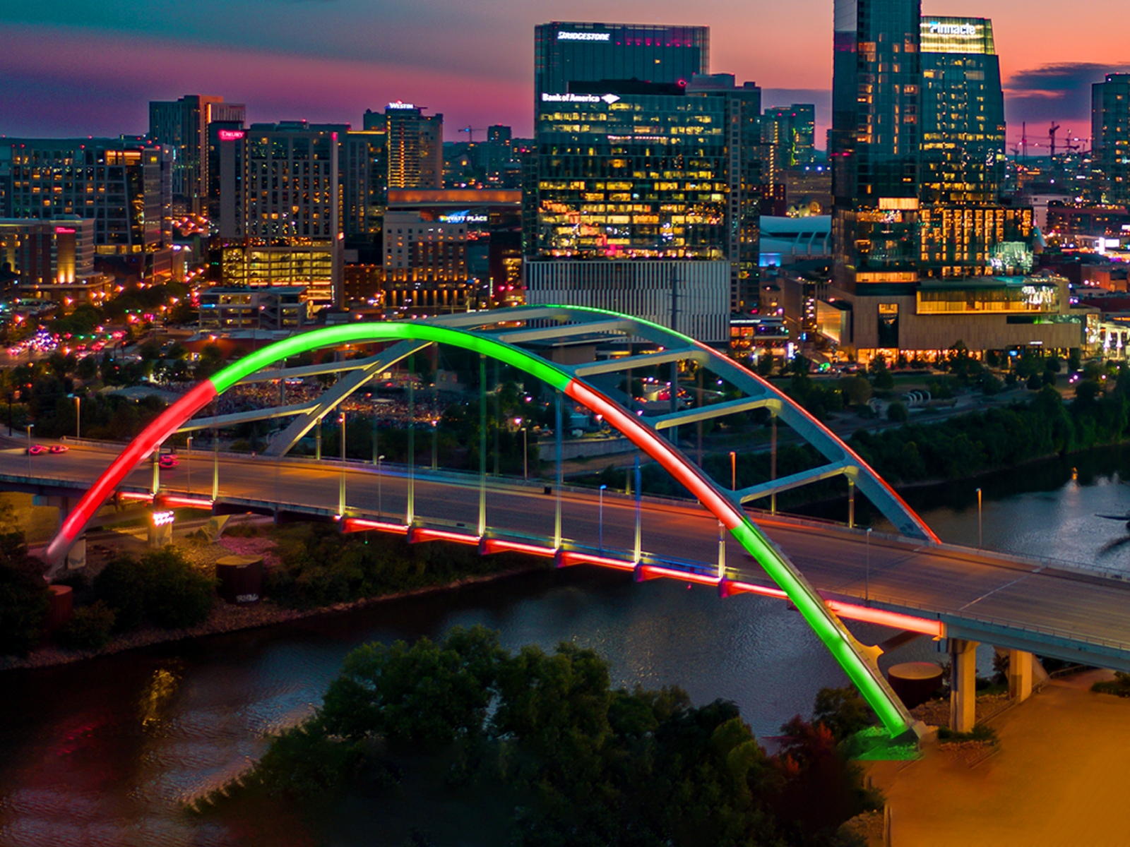 Which Stores Will Be Open on Christmas? Nashville Christmas (2024) header image.