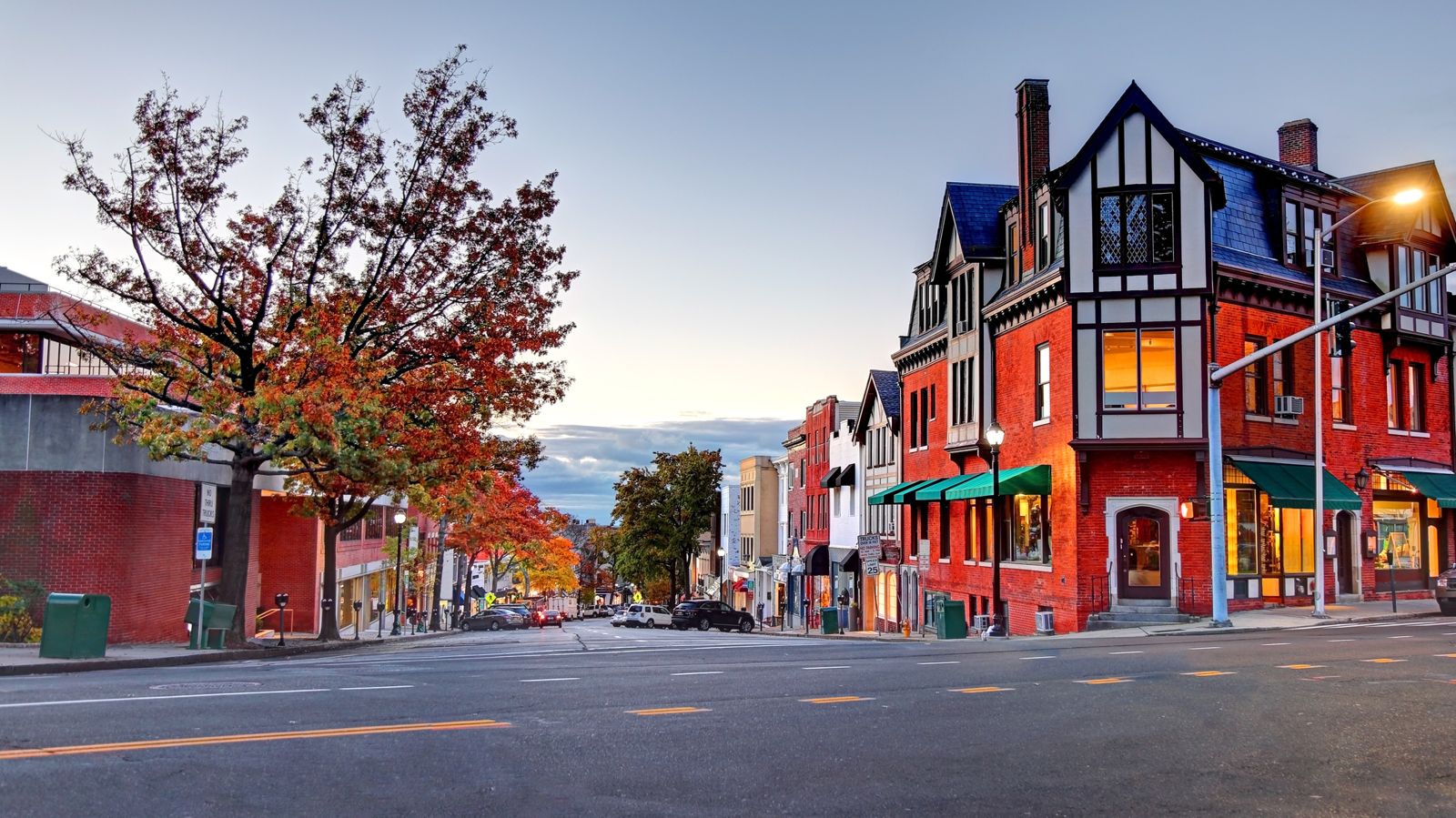 The Best Small Towns in Connecticut for a Peaceful & Scenic Lifestyle header image.