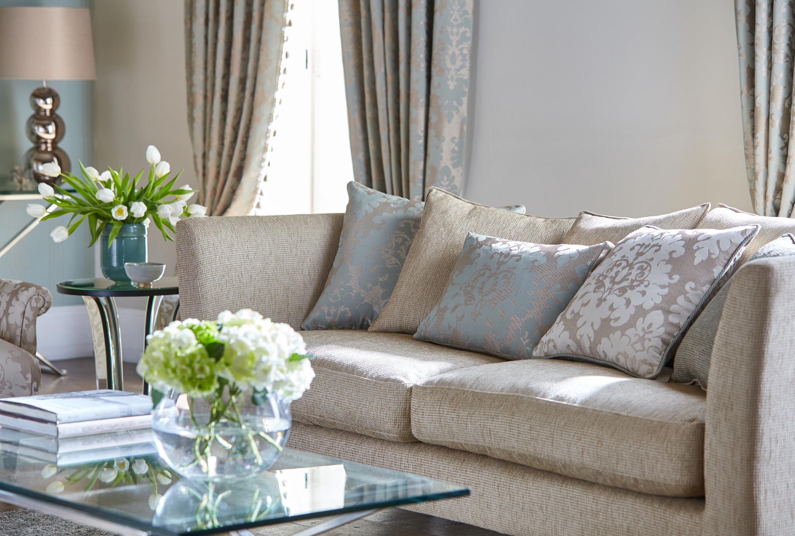 Understanding the Role of a Real Estate Lawyer header image.