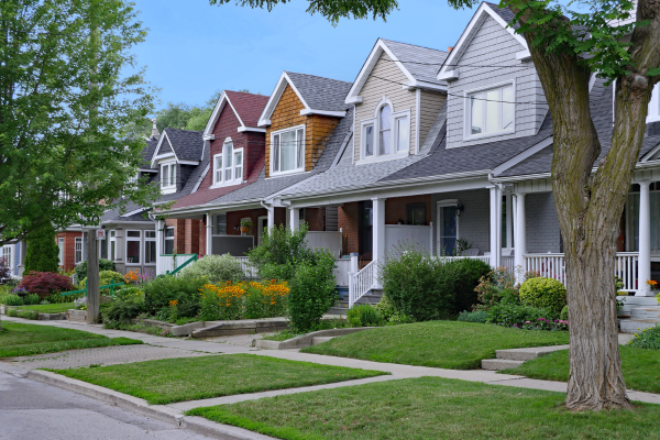 How to Choose Between a Detached or Semi-Detached Home header image.