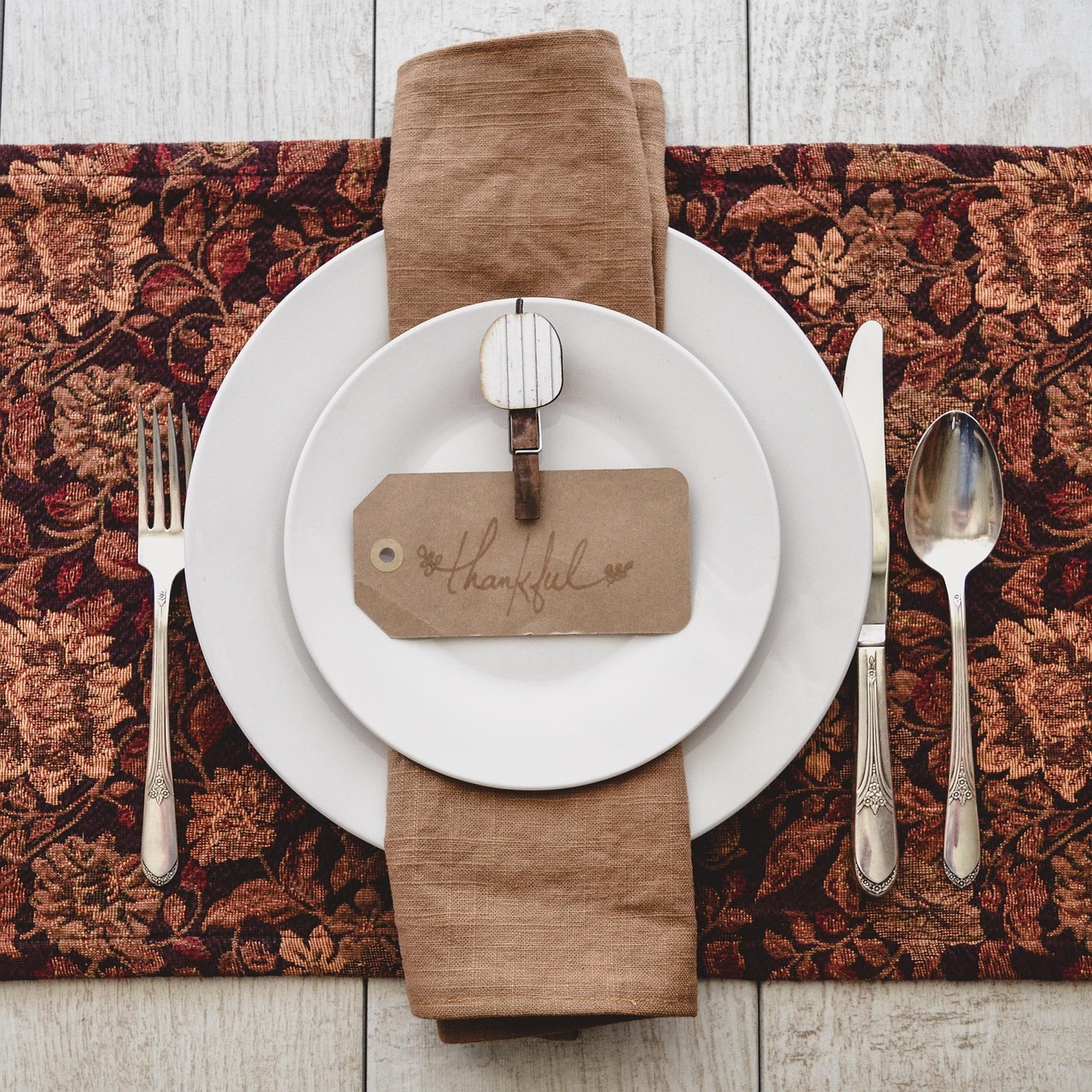 Hosting Thanksgiving? Here’s How to Make Your Home Shine header image.