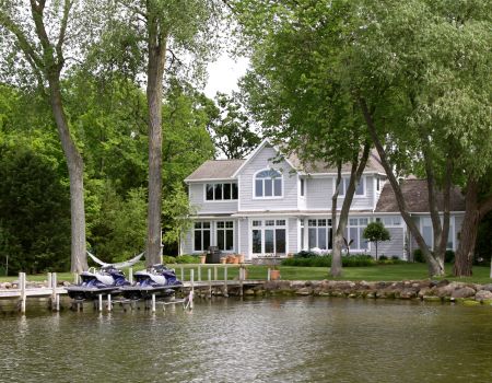 Best Neighborhoods to Buy a Waterfront Home in Norfolk header image.