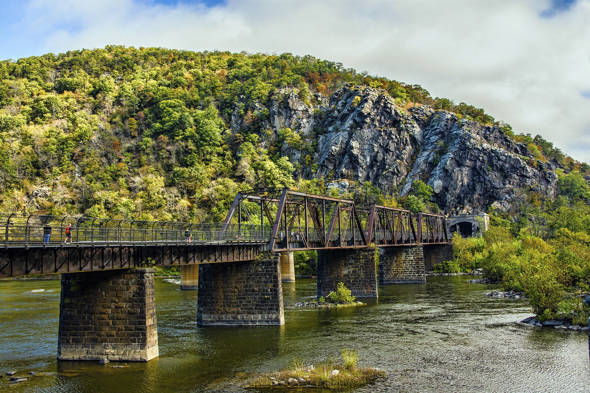 More Northern Virginia Commuters Are Moving to West Virginia in 2025 header image.