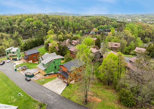 Consider These Expenses when Investing in a Short Term Rental Cabin header image.