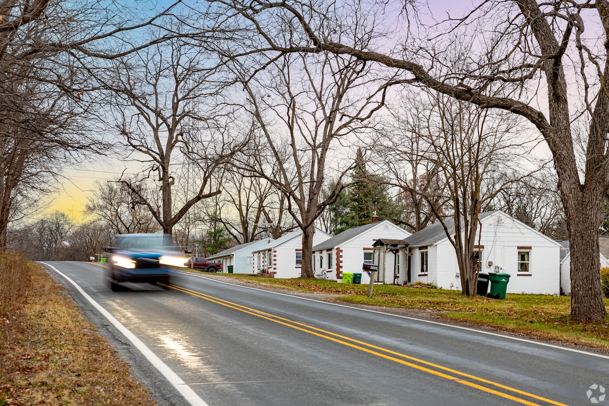 Falling mortgage rates don't stop borrowers from choosing ARMs header image.
