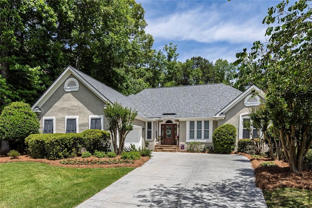 Ranch home on cul-de-sac in Eagle Watch golf community