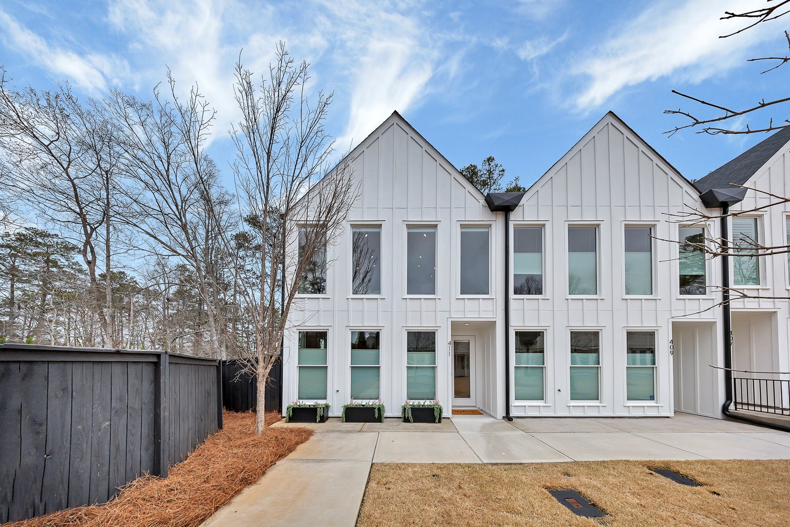 End-unit townhome at 411 Burgundy Way in Adyn Park near Downtown Woodstock featuring modern finishes and cathedral ceilings.