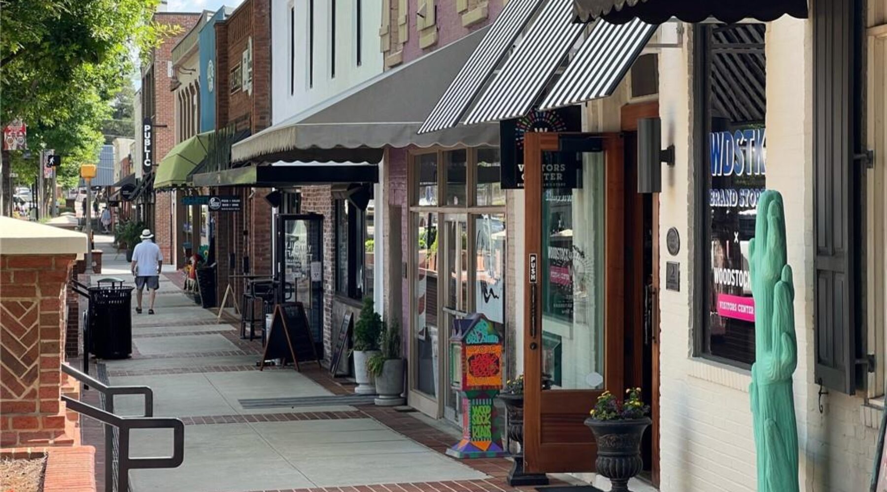 Downtown Woodstock GA streetscape with local shops, restaurants, and visitors enjoying walkable sidewalks