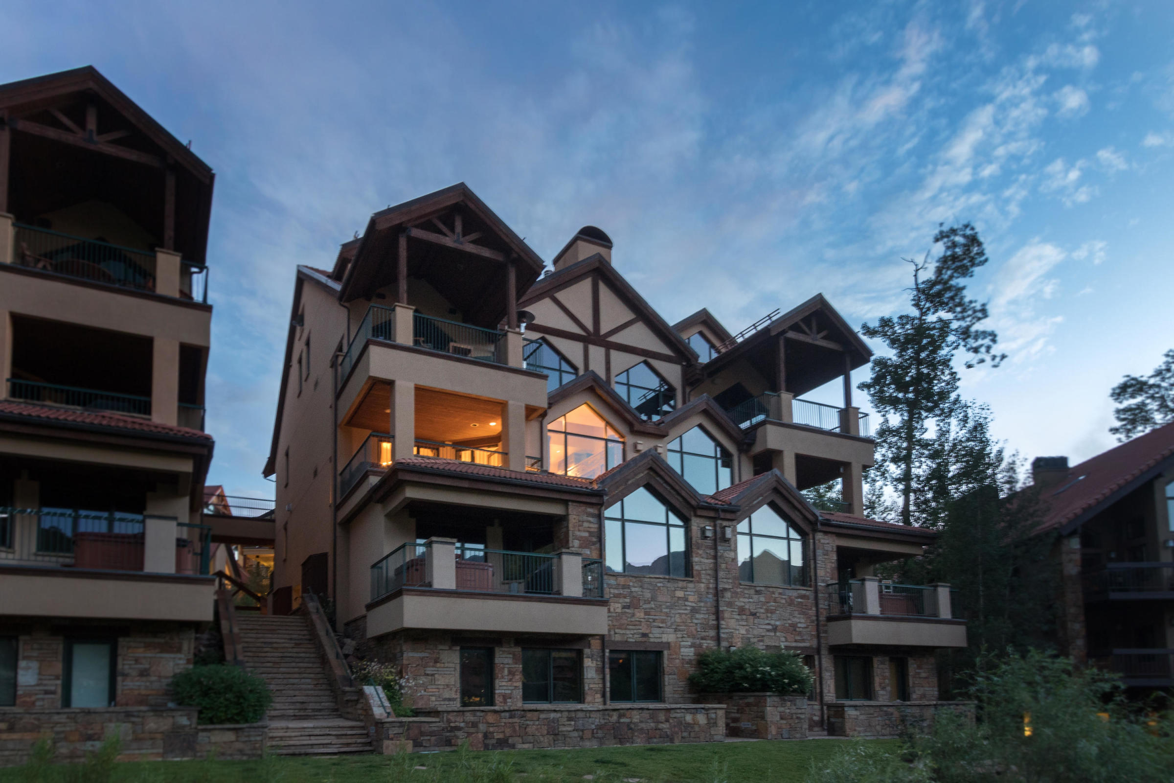 Dakota Place 7 Sold by Teddy header image.