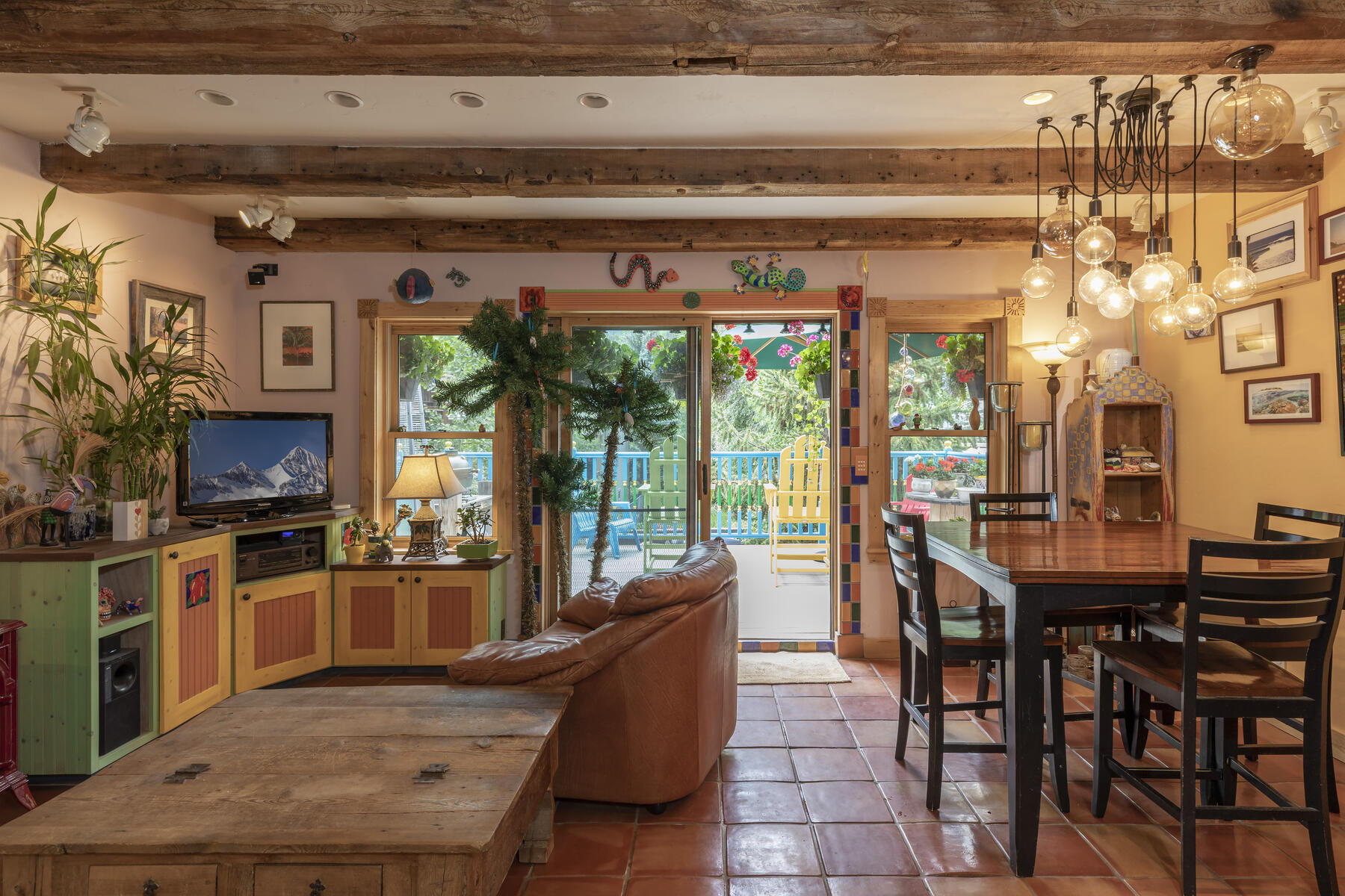 Just Sold!  732 East Columbia Avenue header image.