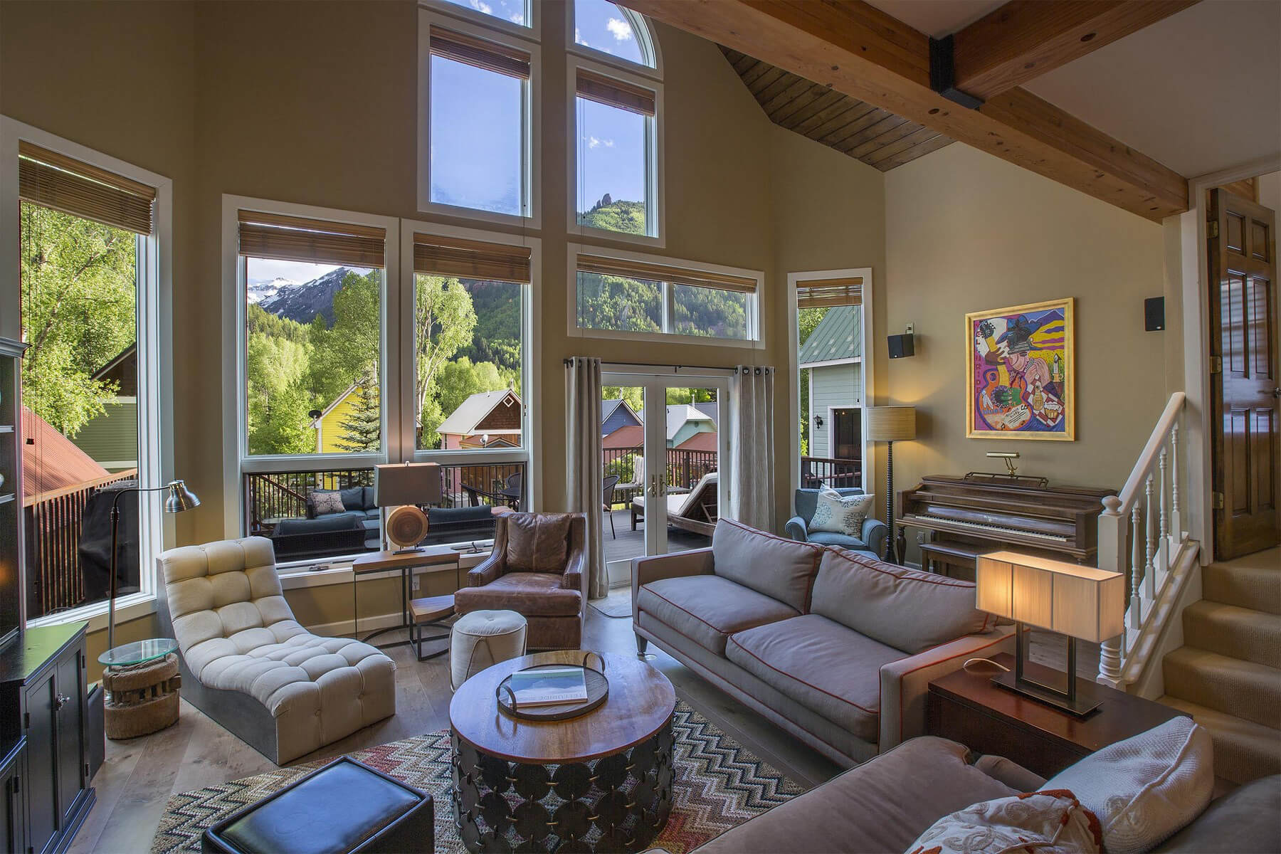 940 East Columbia is Sold! header image.