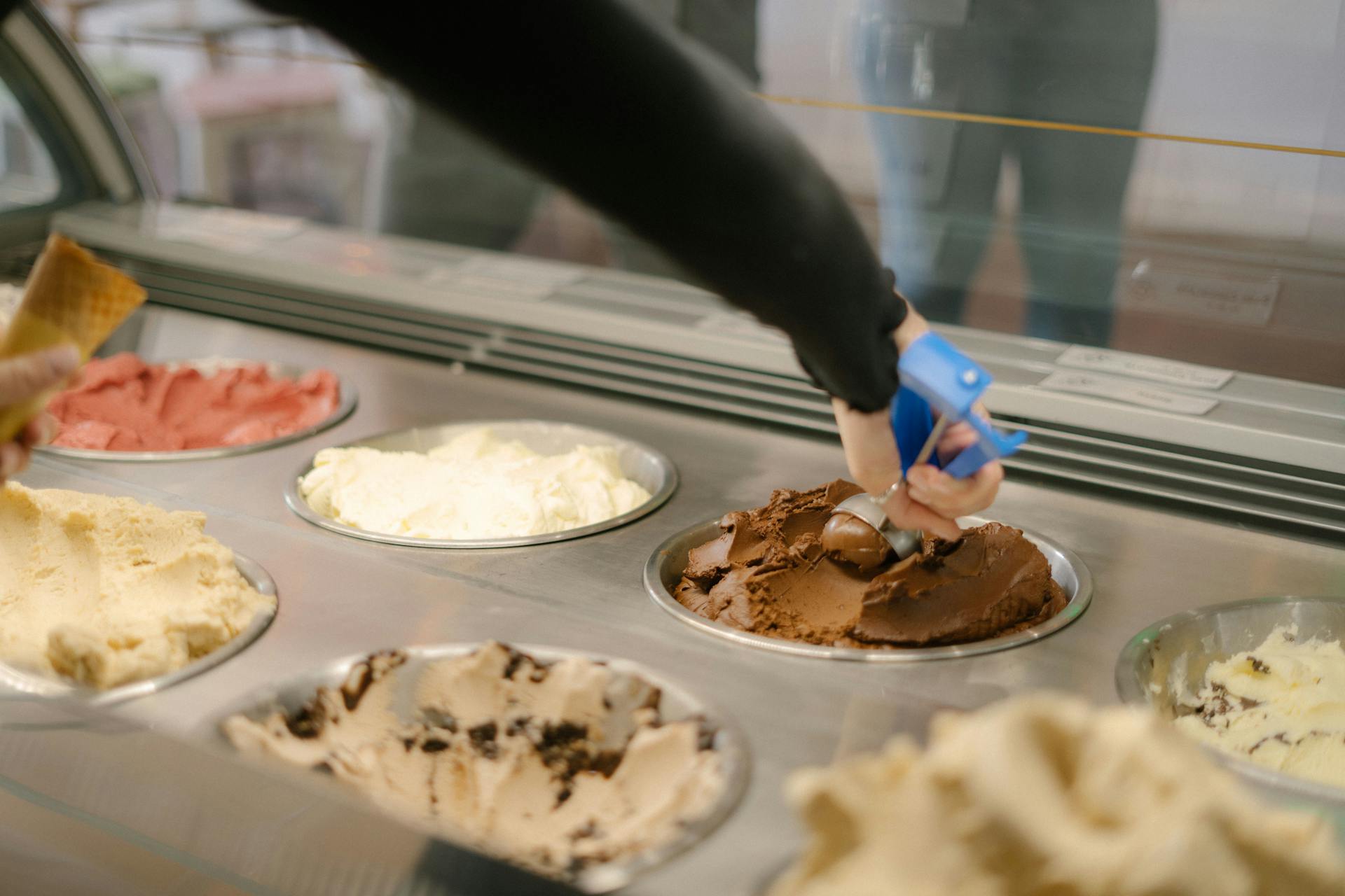 Photo by Hc Digital: https://www.pexels.com/photo/person-scooping-chocolate-ice-cream-5108033/