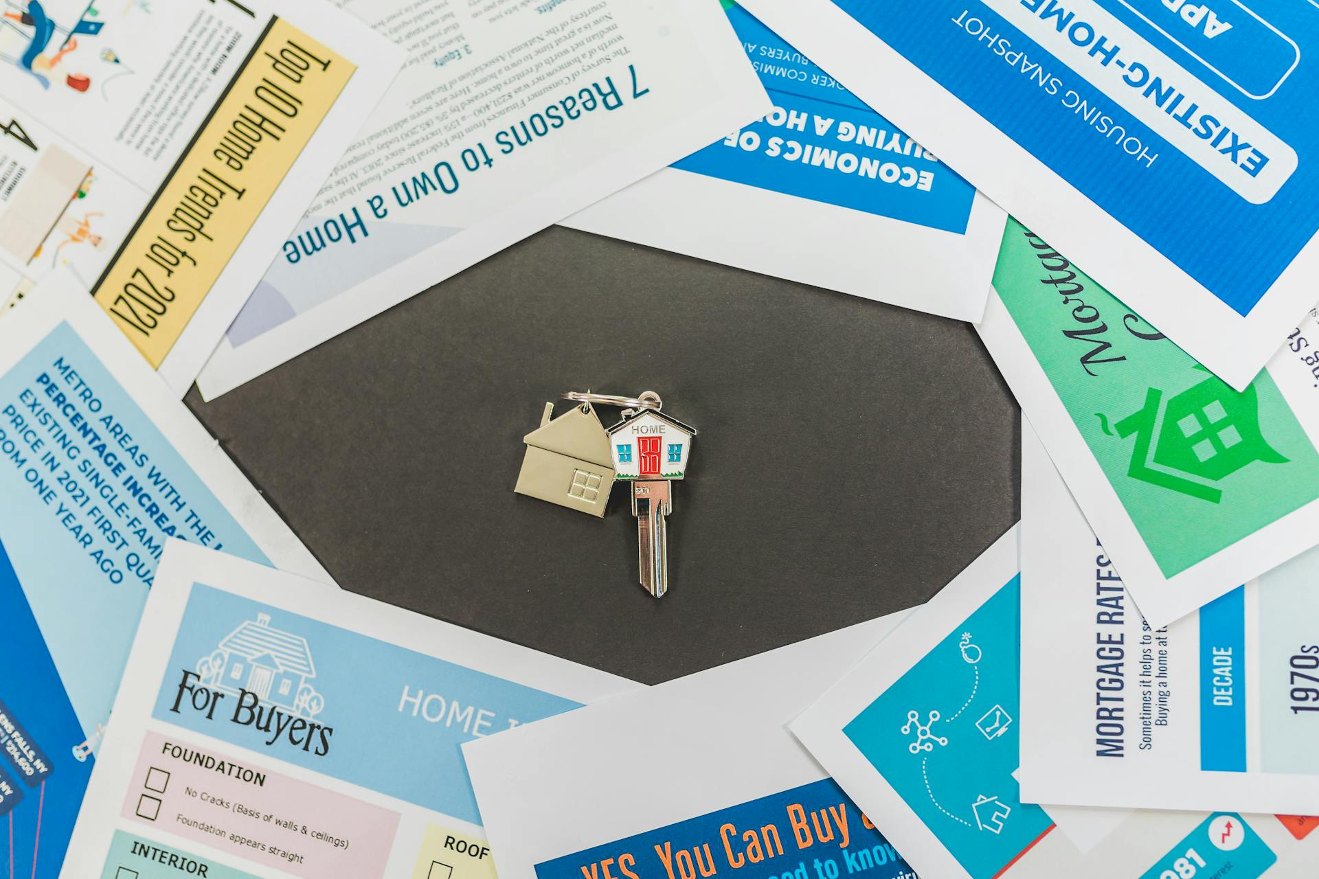 Photo by RDNE Stock project: https://www.pexels.com/photo/house-key-with-paper-leaflets-on-a-table-8293714/