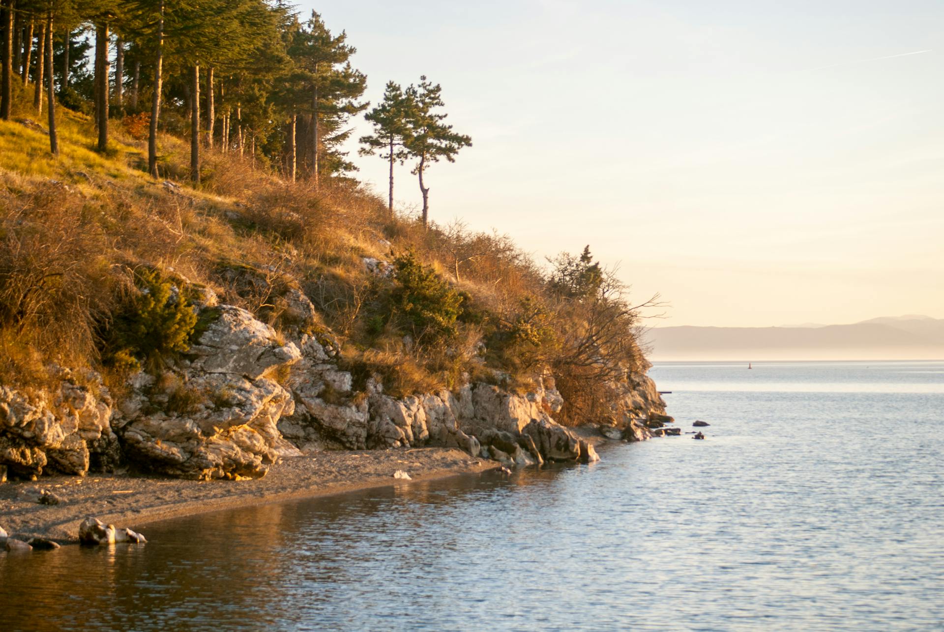 Photo by Valentin Cvetanoski: https://www.pexels.com/photo/serene-lake-ohrid-shoreline-at-golden-hour-30430852/