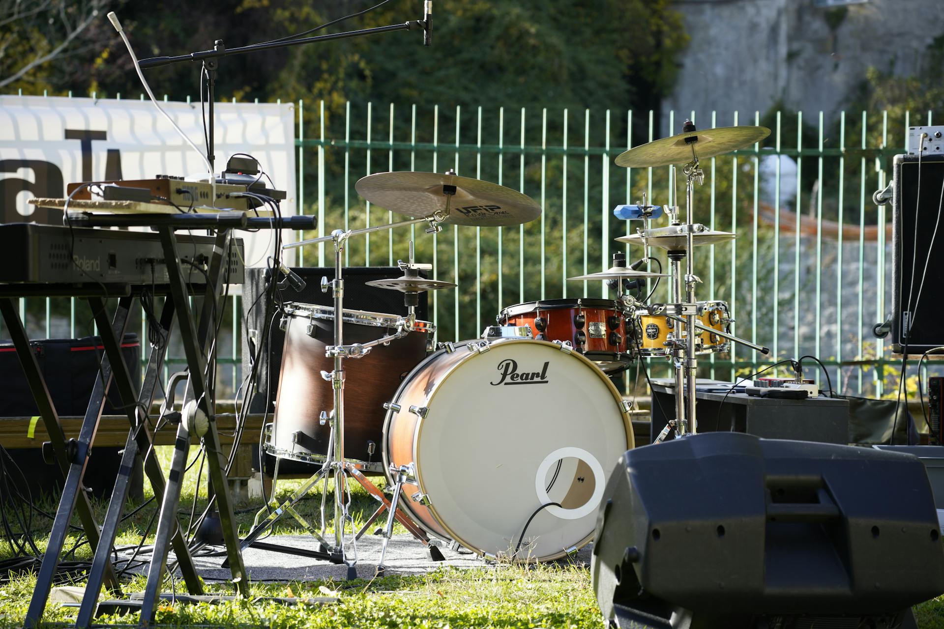 Photo by Giuseppe  Di Maria : https://www.pexels.com/photo/outdoor-music-setup-with-drums-and-keyboard-34577466/