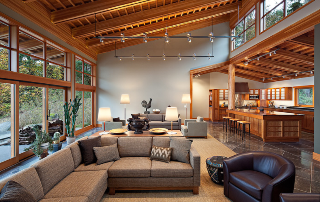 8 Clutter Red Flags That Can Kill Your Home's Value — Especially on the Eastside header image.