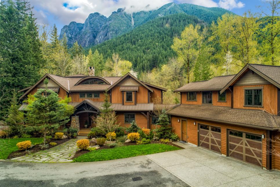  Bright Pacific Northwest suburban home with strong curb appeal, representing Eastside Seattle real estate