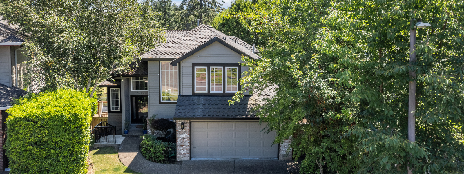 How To Sell Your Home & Buy a New Home in 2023 header image.