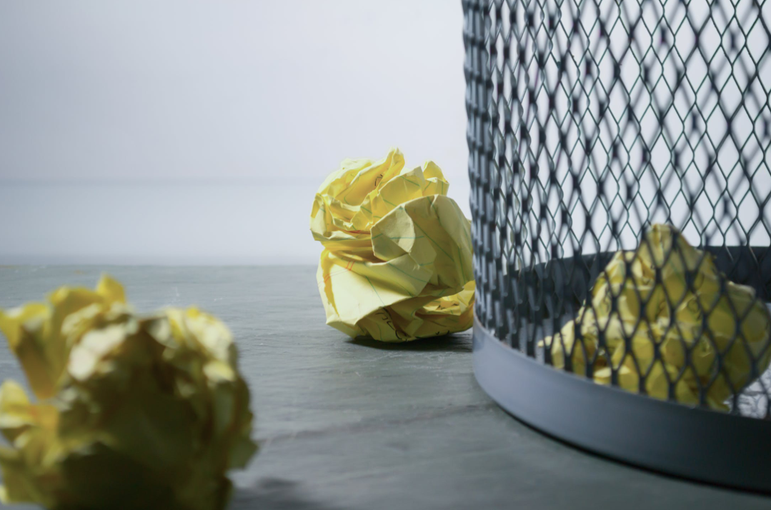 10 Things You Can Throw Away in Each Room of Your Home header image.