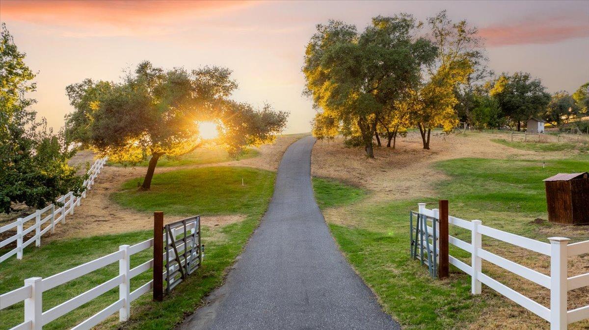 3755 Ayres Holmes Ln header image.