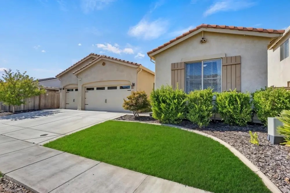 3112 Stonington Dr header image.