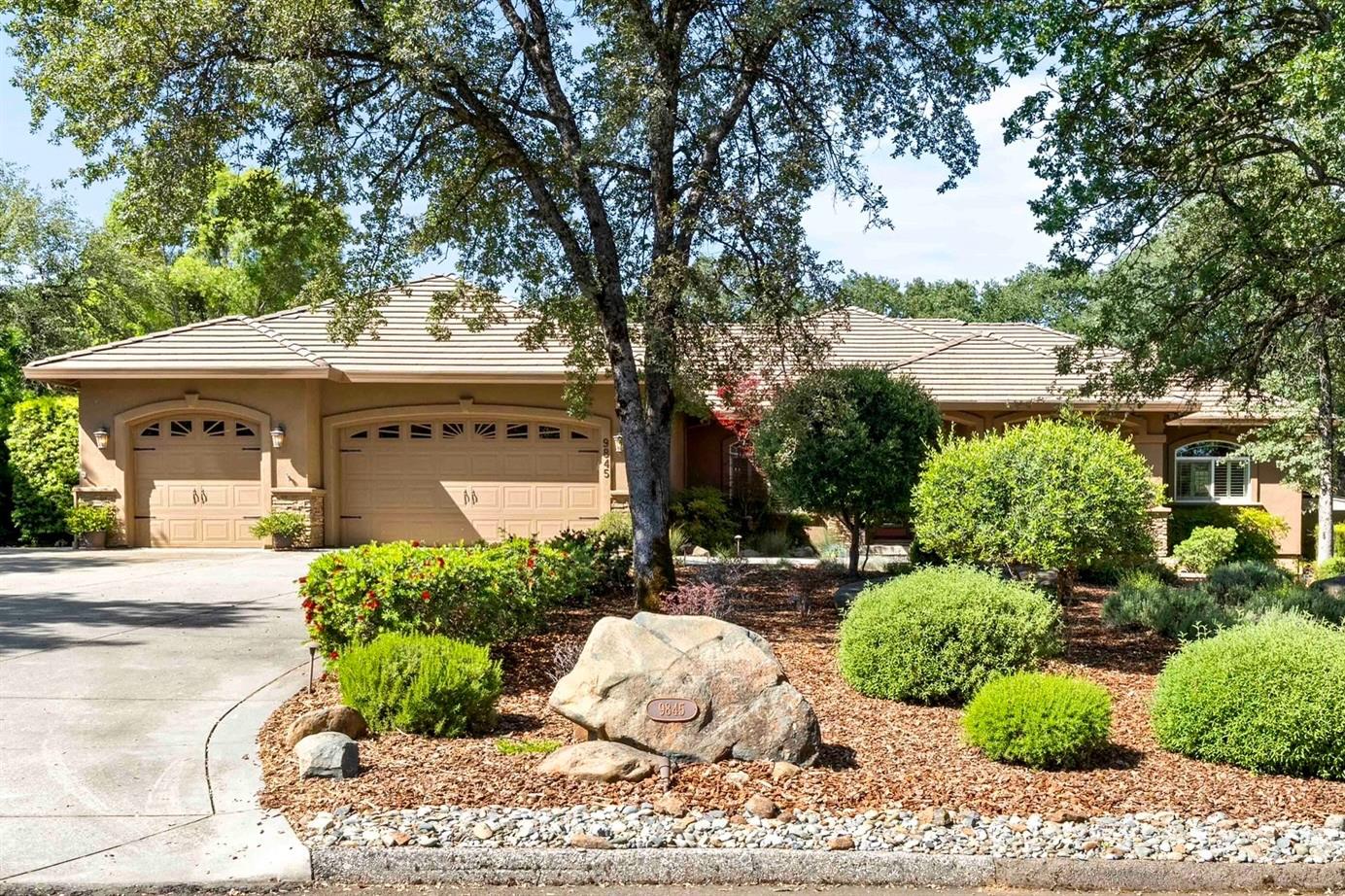 9845 Spyglass Cir header image.