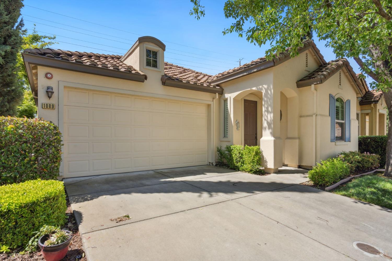 1089 Marseille Ln header image.