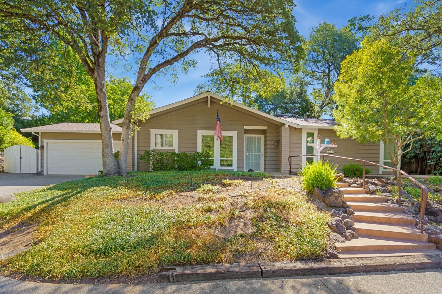 251 Forest Ct, Auburn header image.