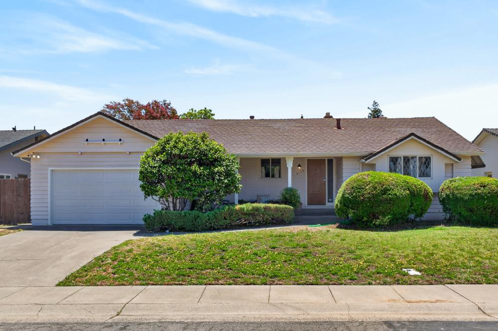 4736 F Pkwy, Sacramento header image.