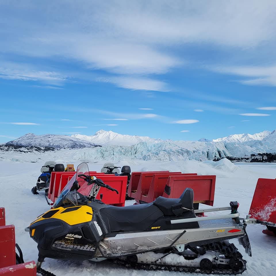 Mat-Su Valley Alaska outdoor adventure collage featuring mountains, glacier views, and family-friendly weekend activities