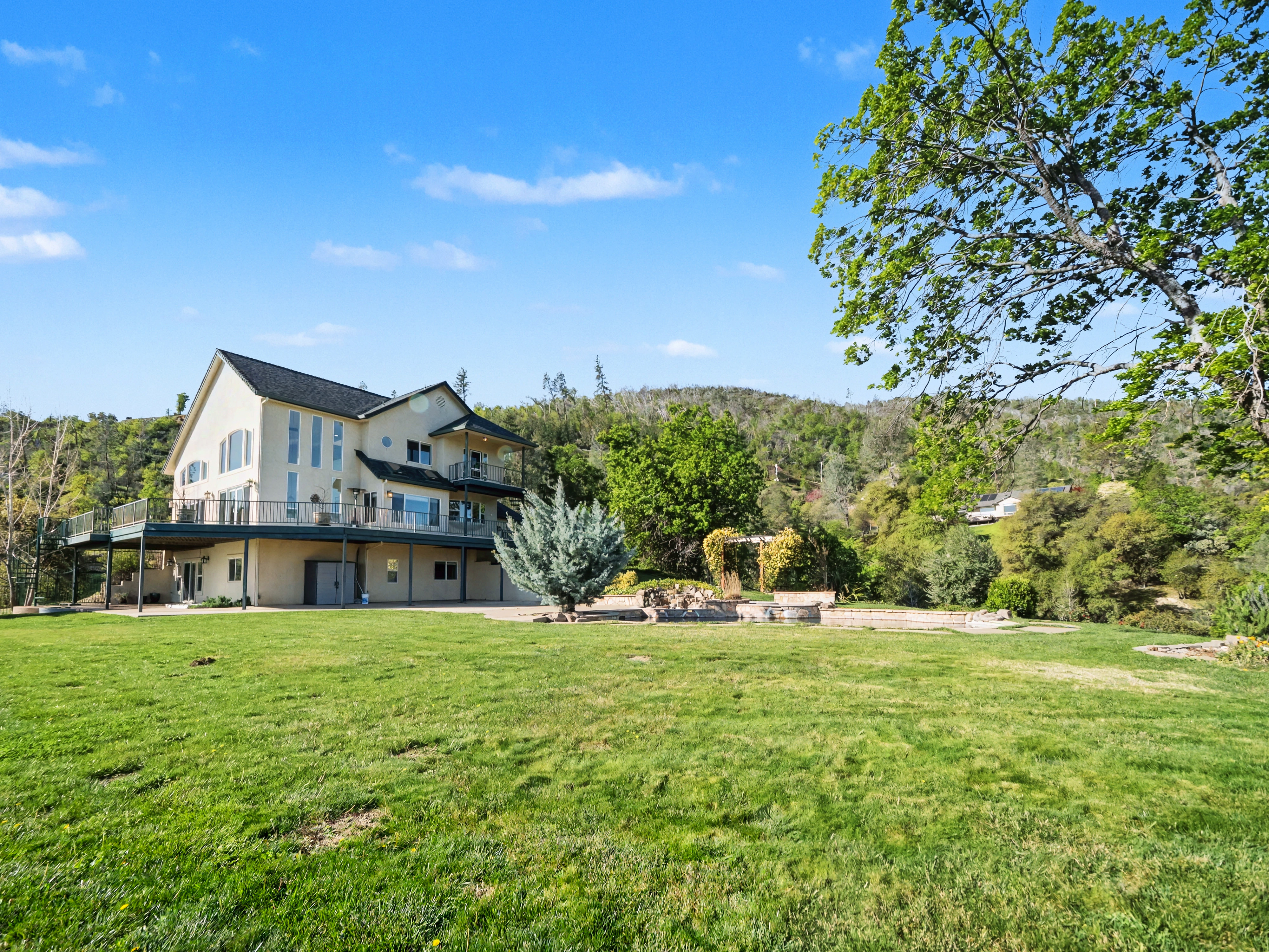 backyard-15223-ledgewood-drive-redding-ca