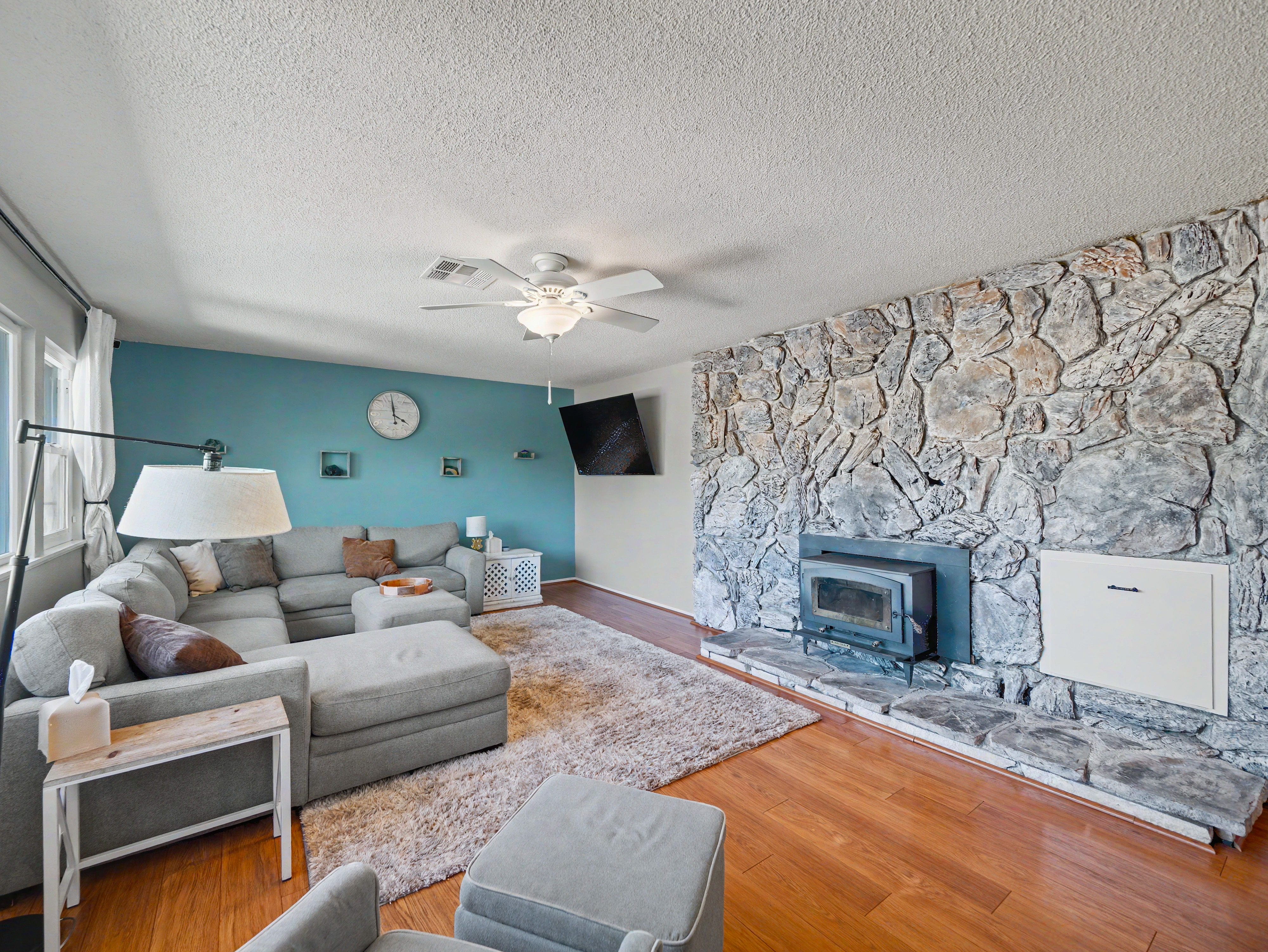 living-room-1005-grissom-ct-redding-ca