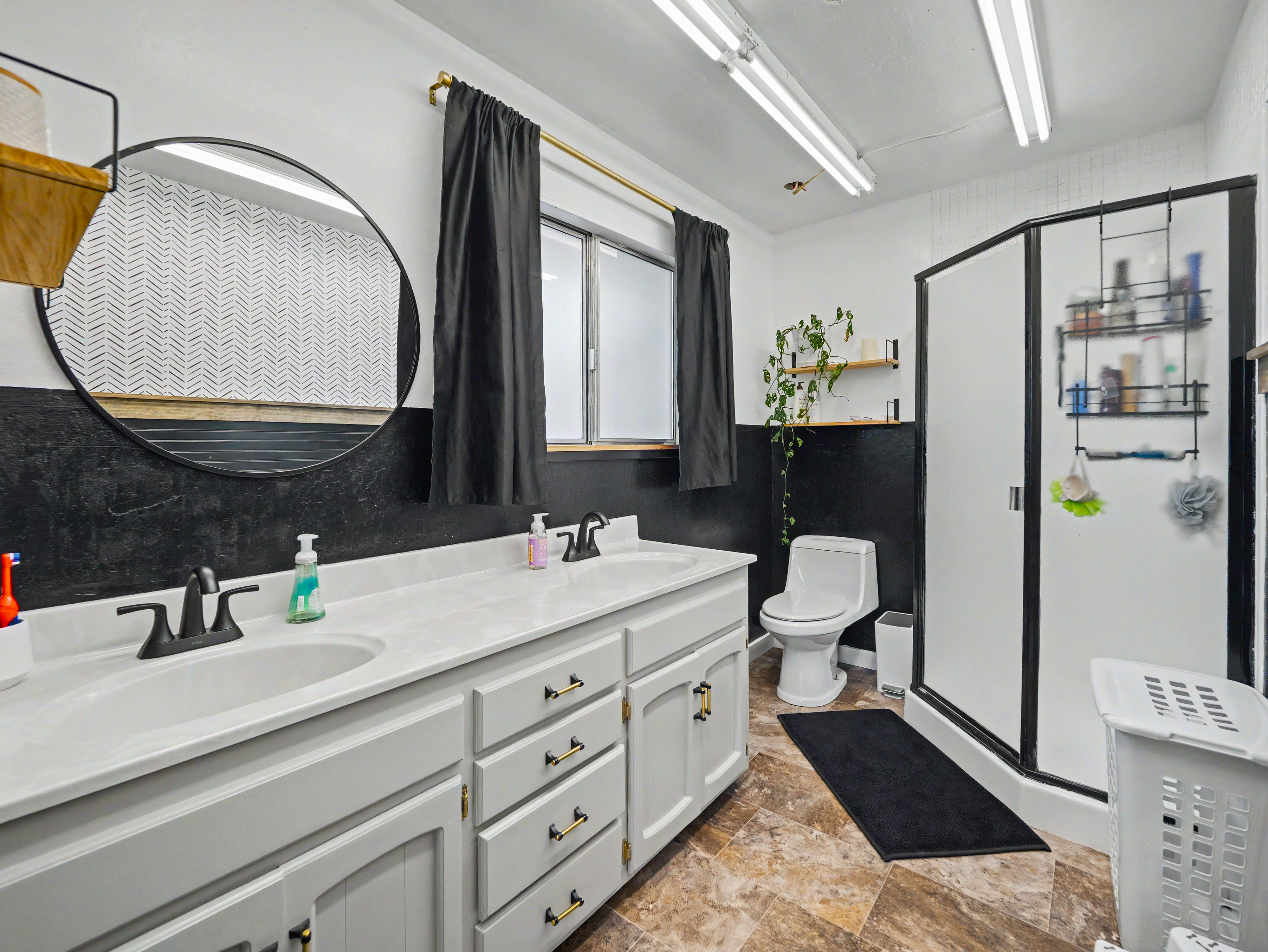 master-bath-1005-grissom-ct-redding-ca