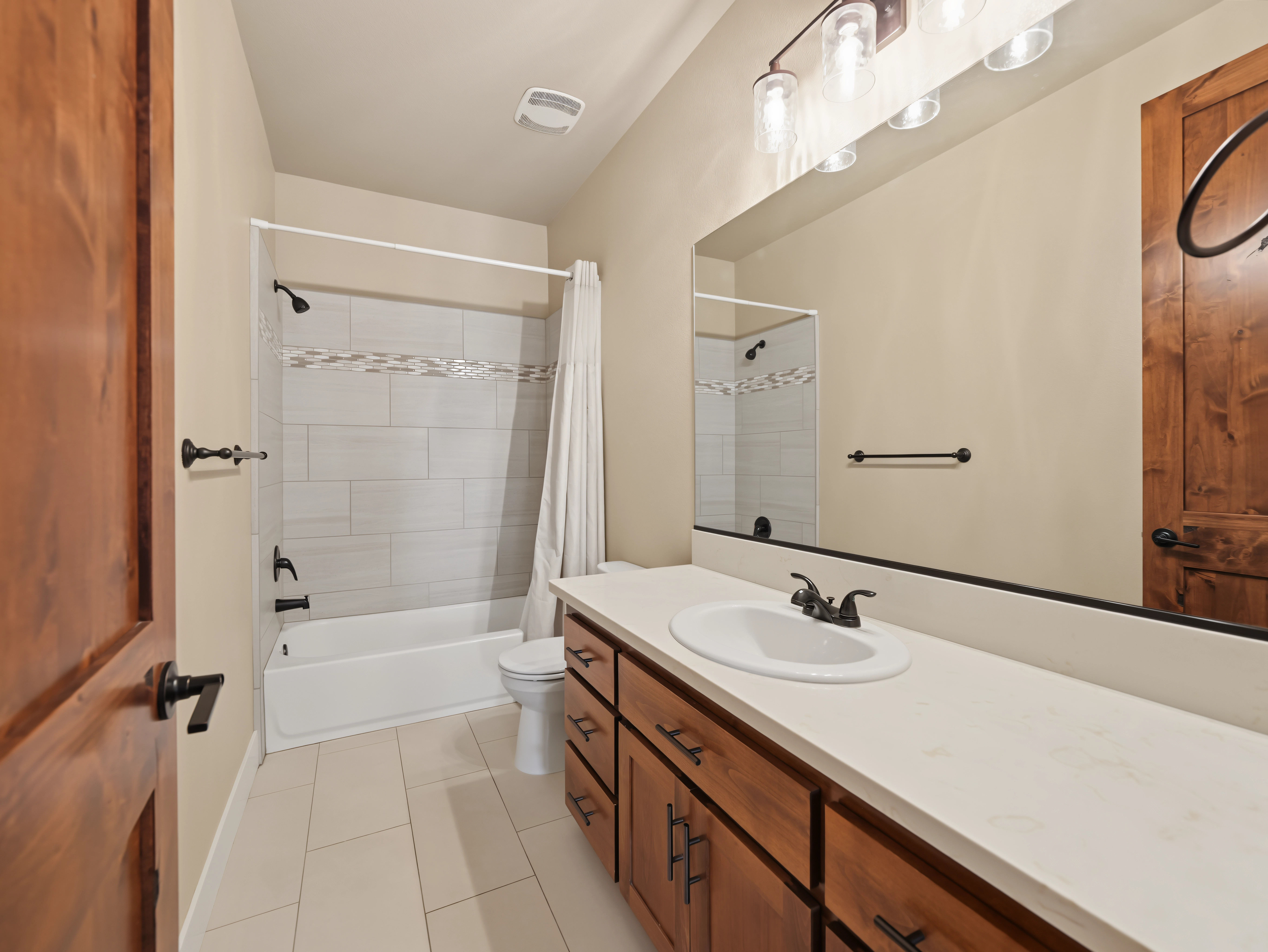 650_mill_valley_pkwy_redding_ca_bathroom2