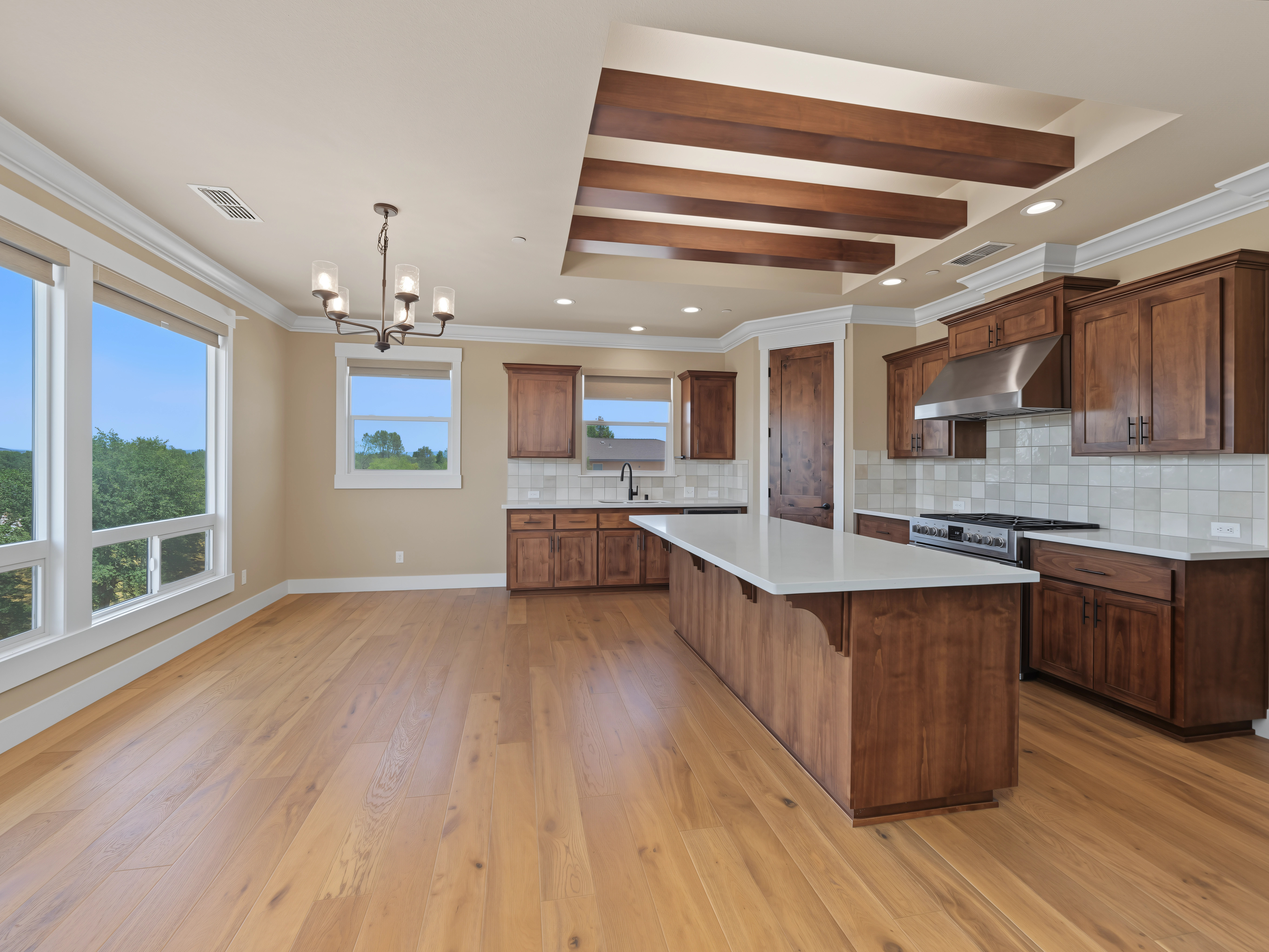 650_mill_valley_pkwy_redding_ca_diningroom_kitchen