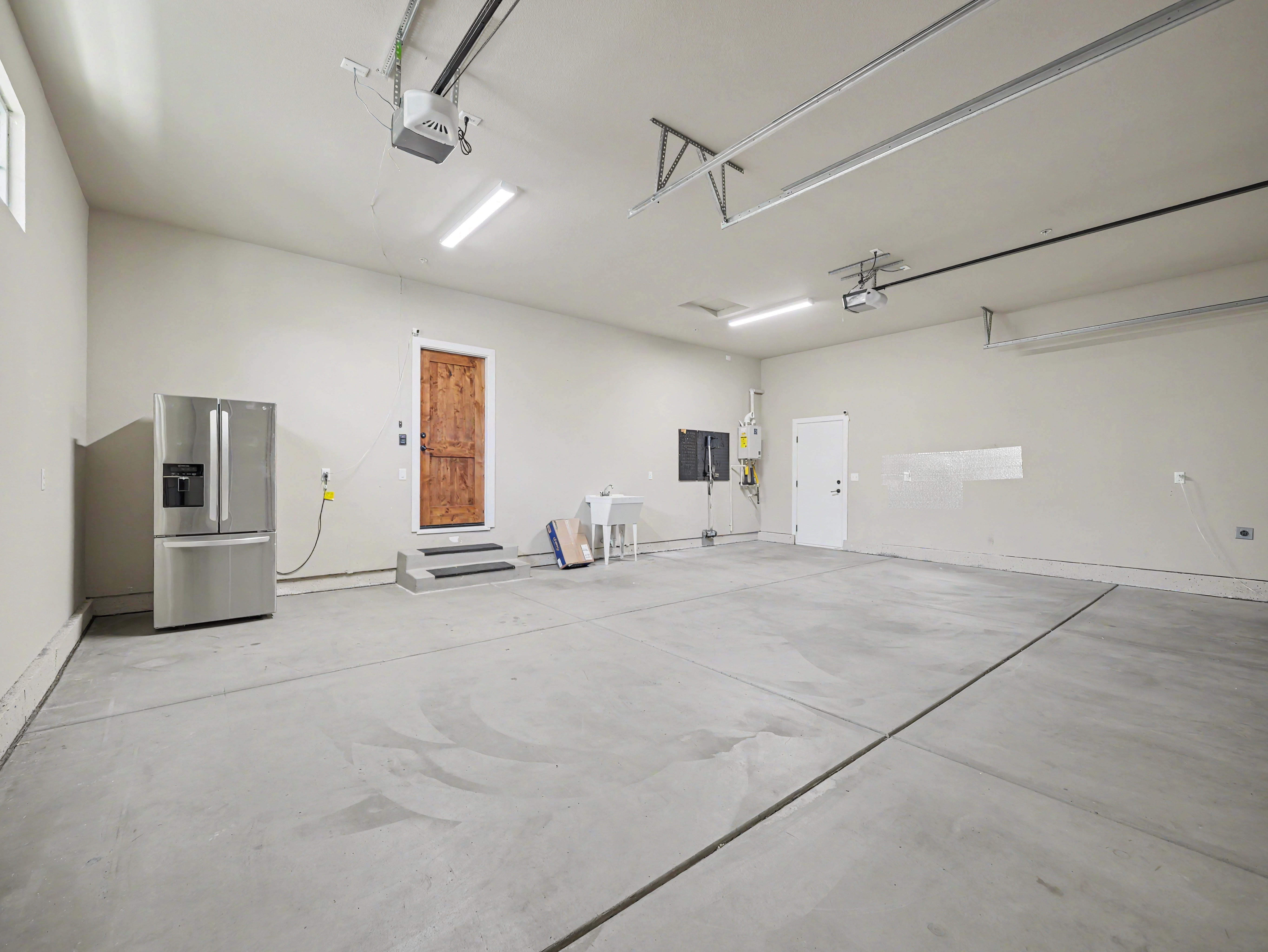 650_mill_valley_pkwy_redding_ca_garage