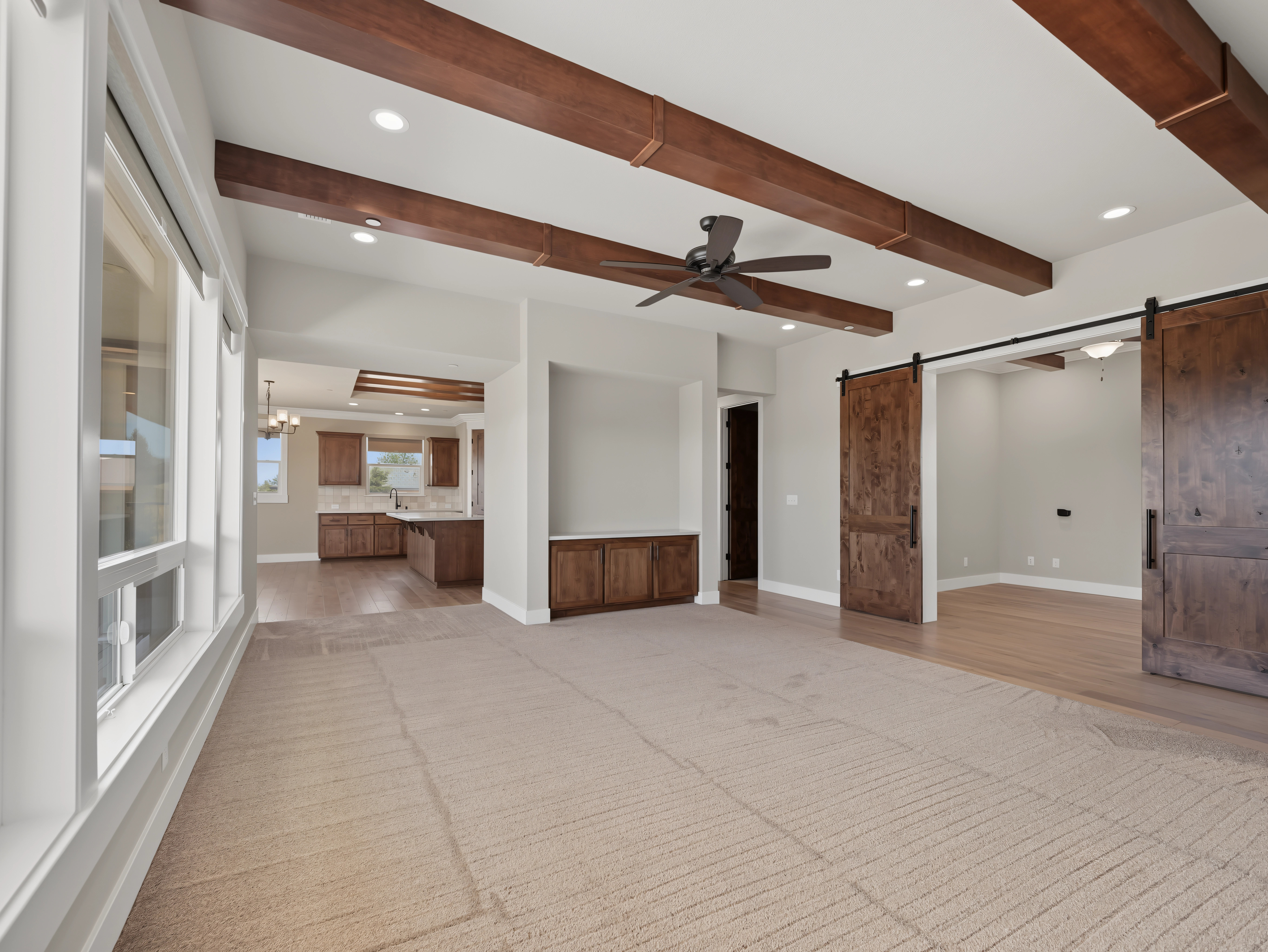 650_mill_valley_pkwy_redding_ca_livingroom2