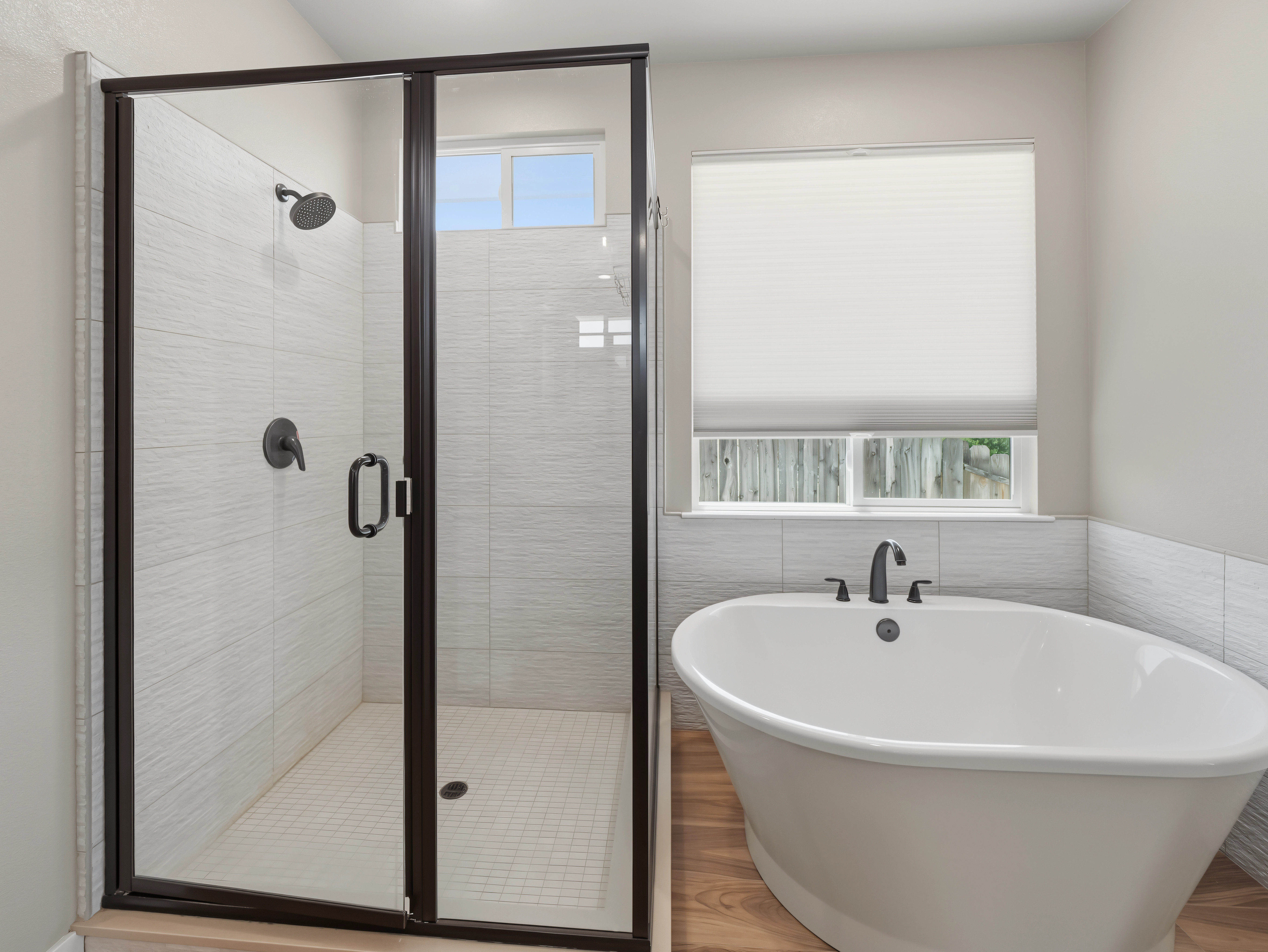 650_mill_valley_pkwy_redding_ca_master_bath_tub