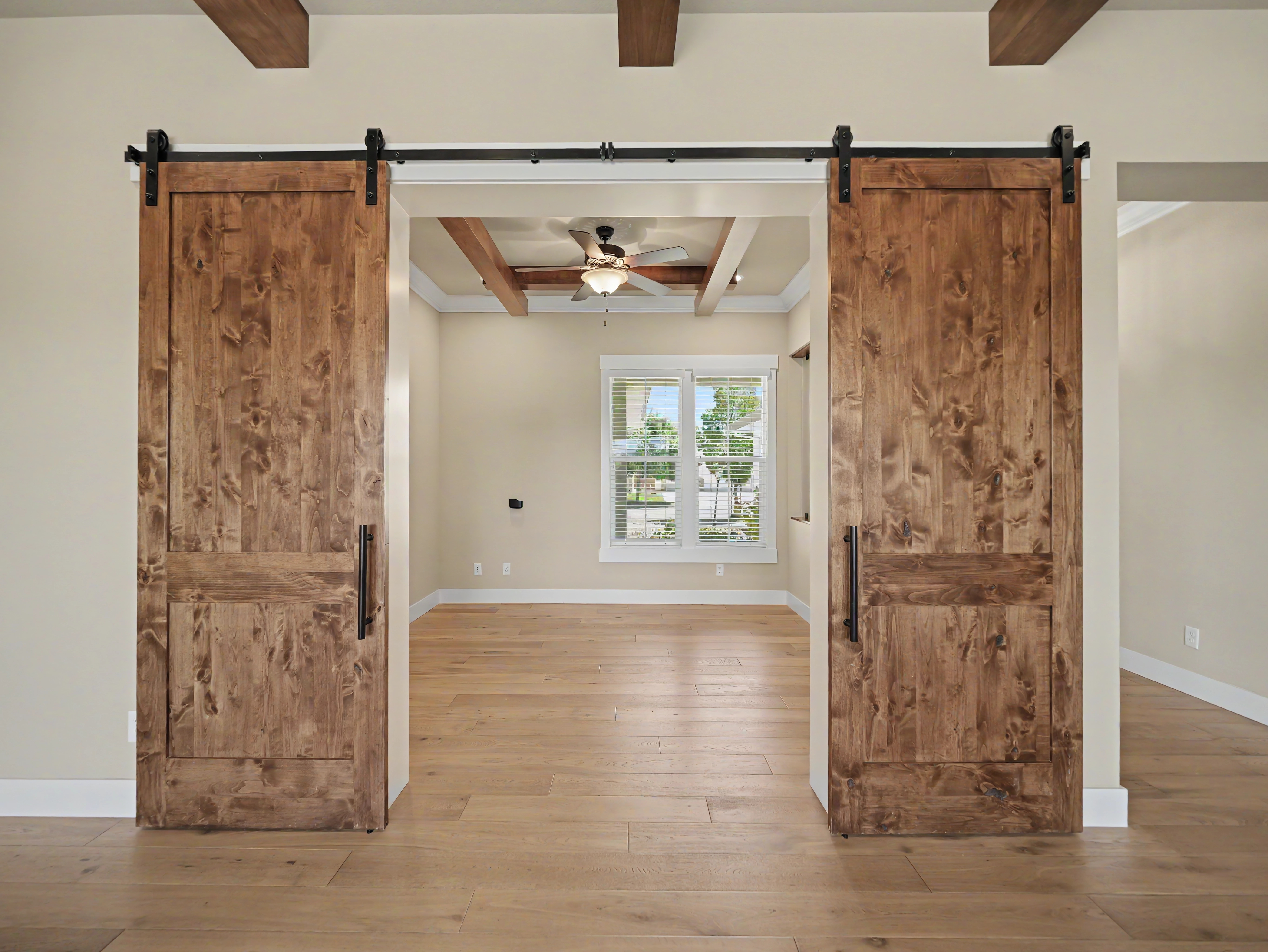 650_mill_valley_pkwy_redding_ca_master_bedroom1