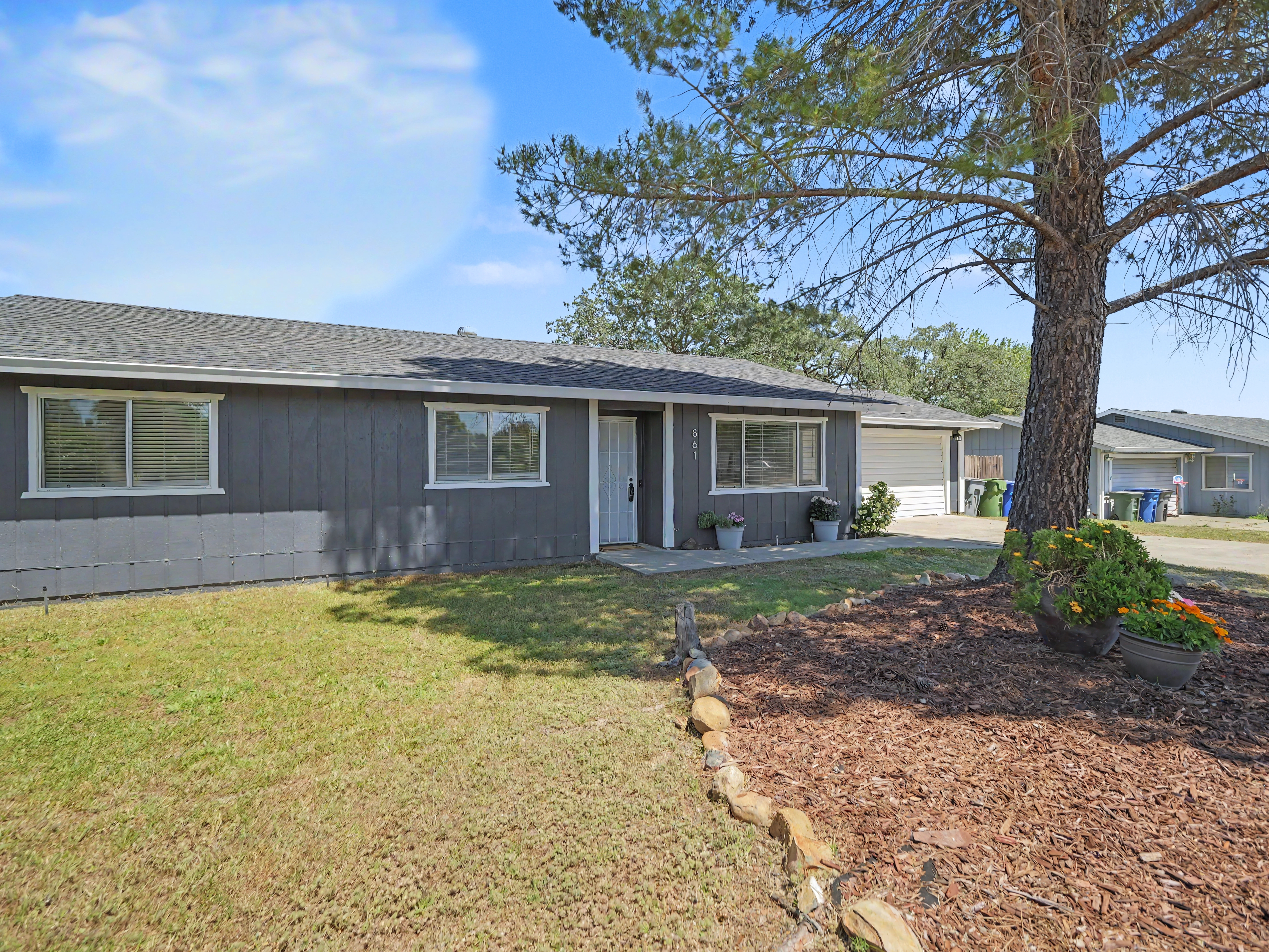 861_redwood_blvd_redding_ca_front
