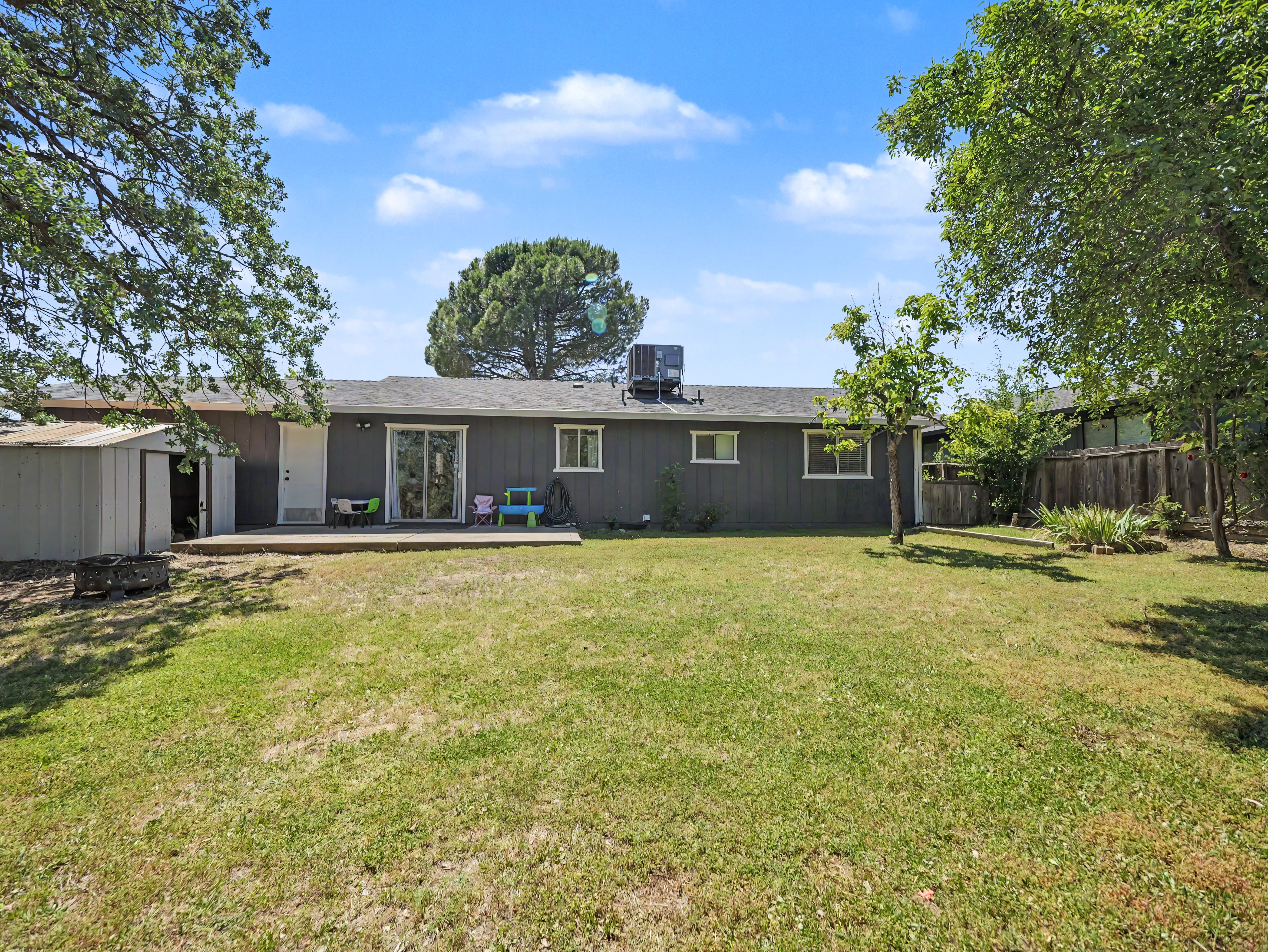 861_redwood_blvd_redding_ca_backyard