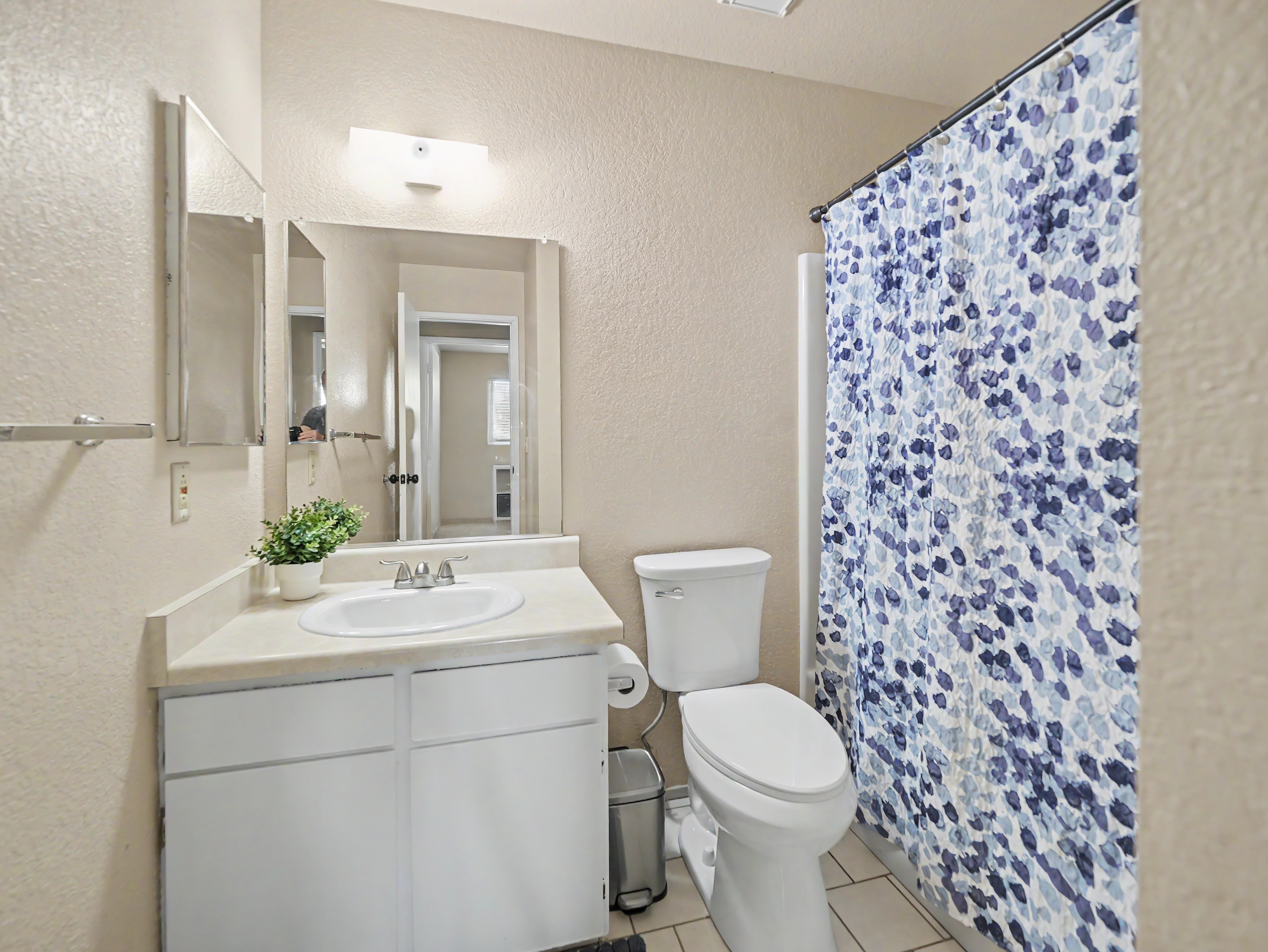 861_redwood_blvd_redding_ca_bathroom_2